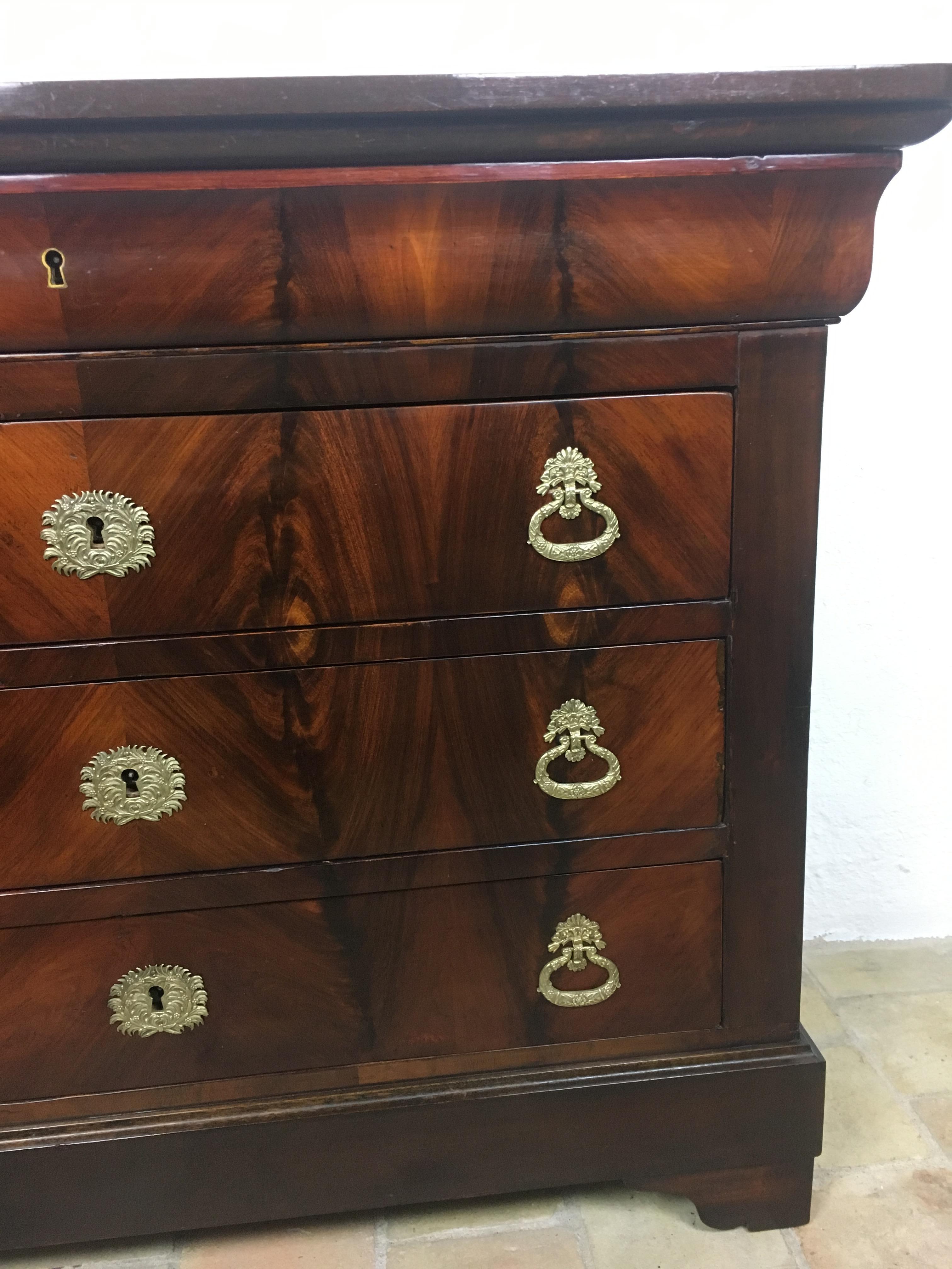 French 19th Century Louis Philippe Commode/Chest of Drawers Flame Mahogany In Good Condition In Miami, FL