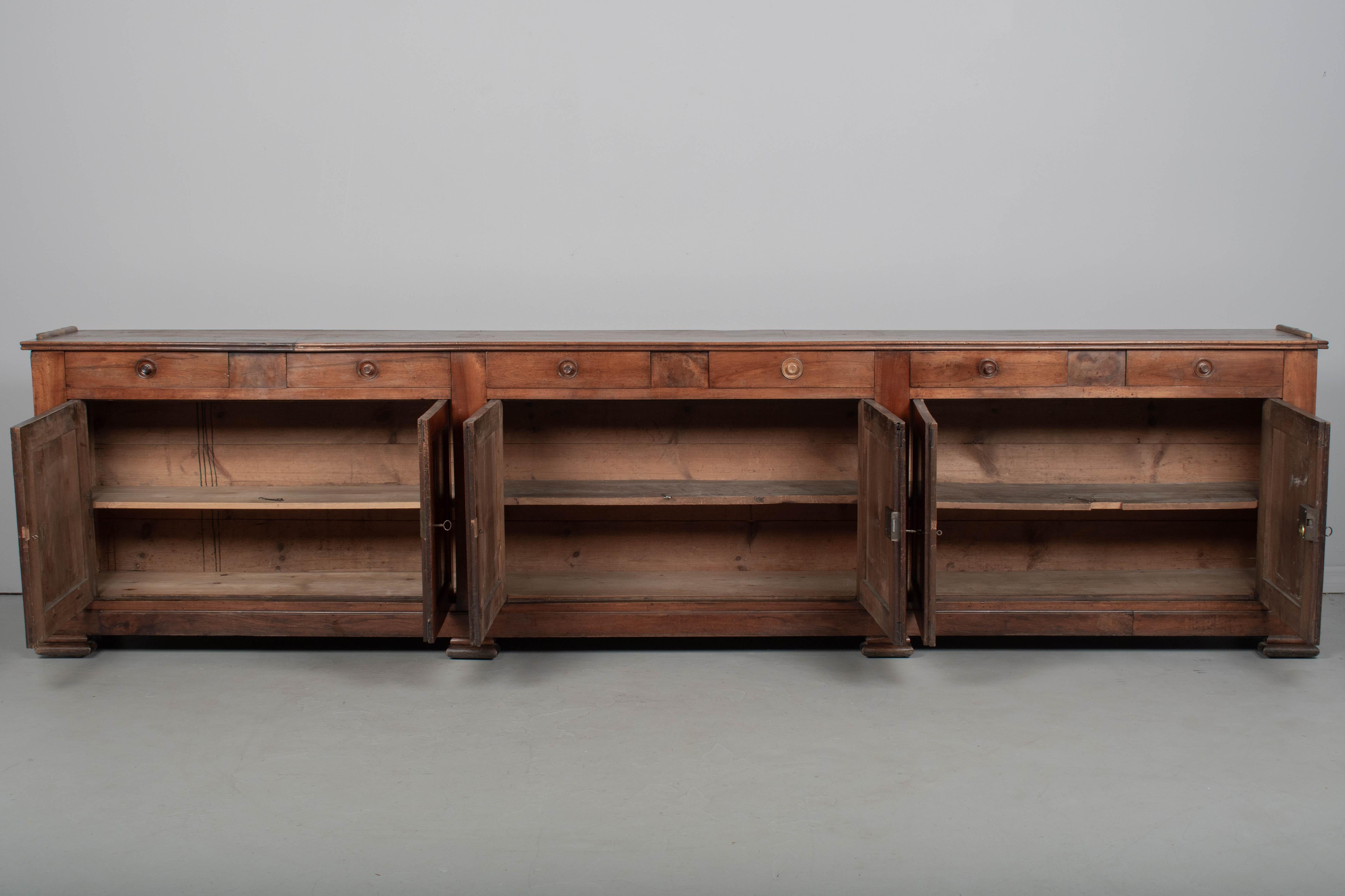 Fait main Vitrine ou bibliothèque Louis Philippe du 19ème siècle en vente