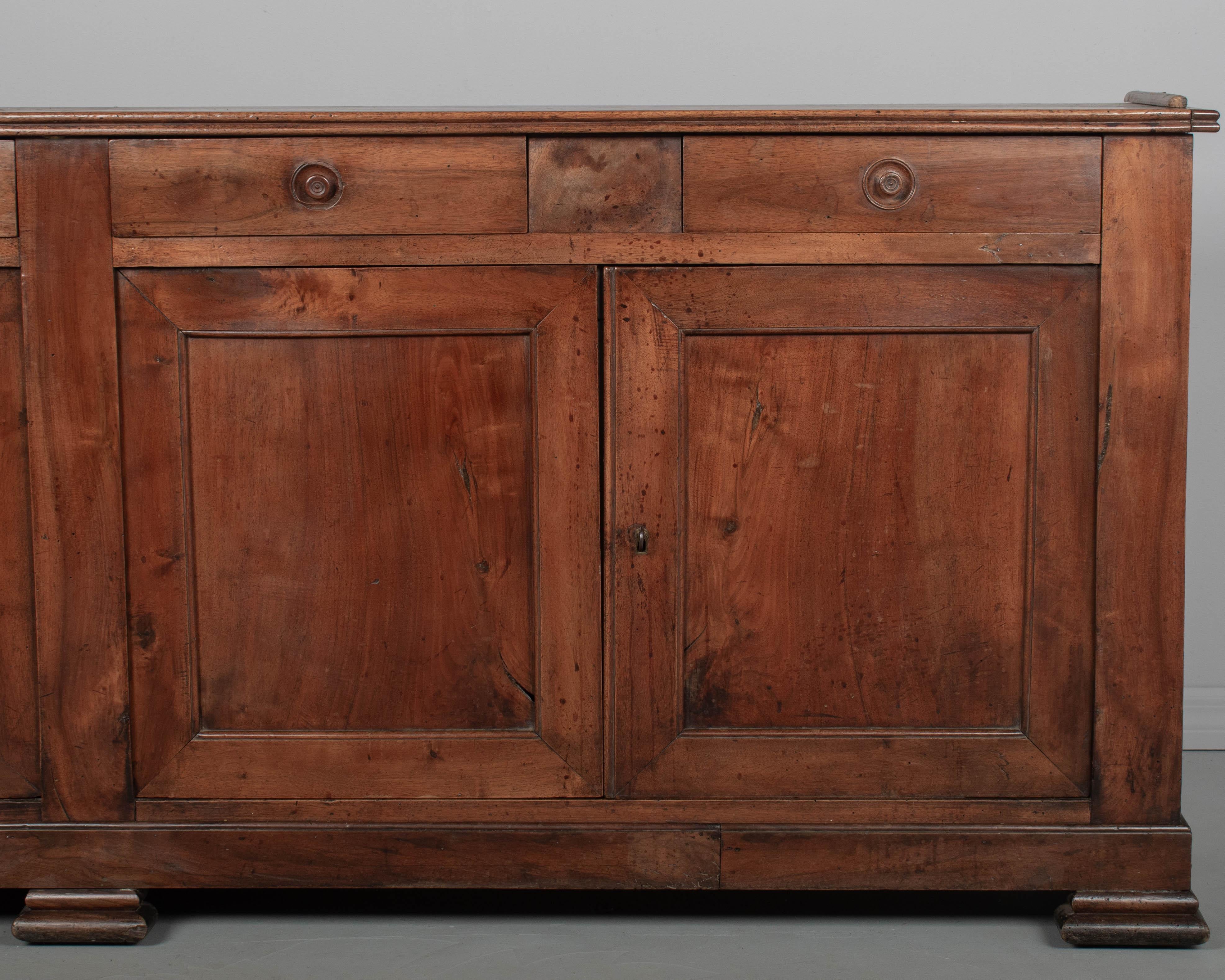 Vitrine ou bibliothèque Louis Philippe du 19ème siècle en vente 1