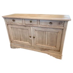 Buffet français Louis Philippe du 19ème siècle en cerisier blanchi