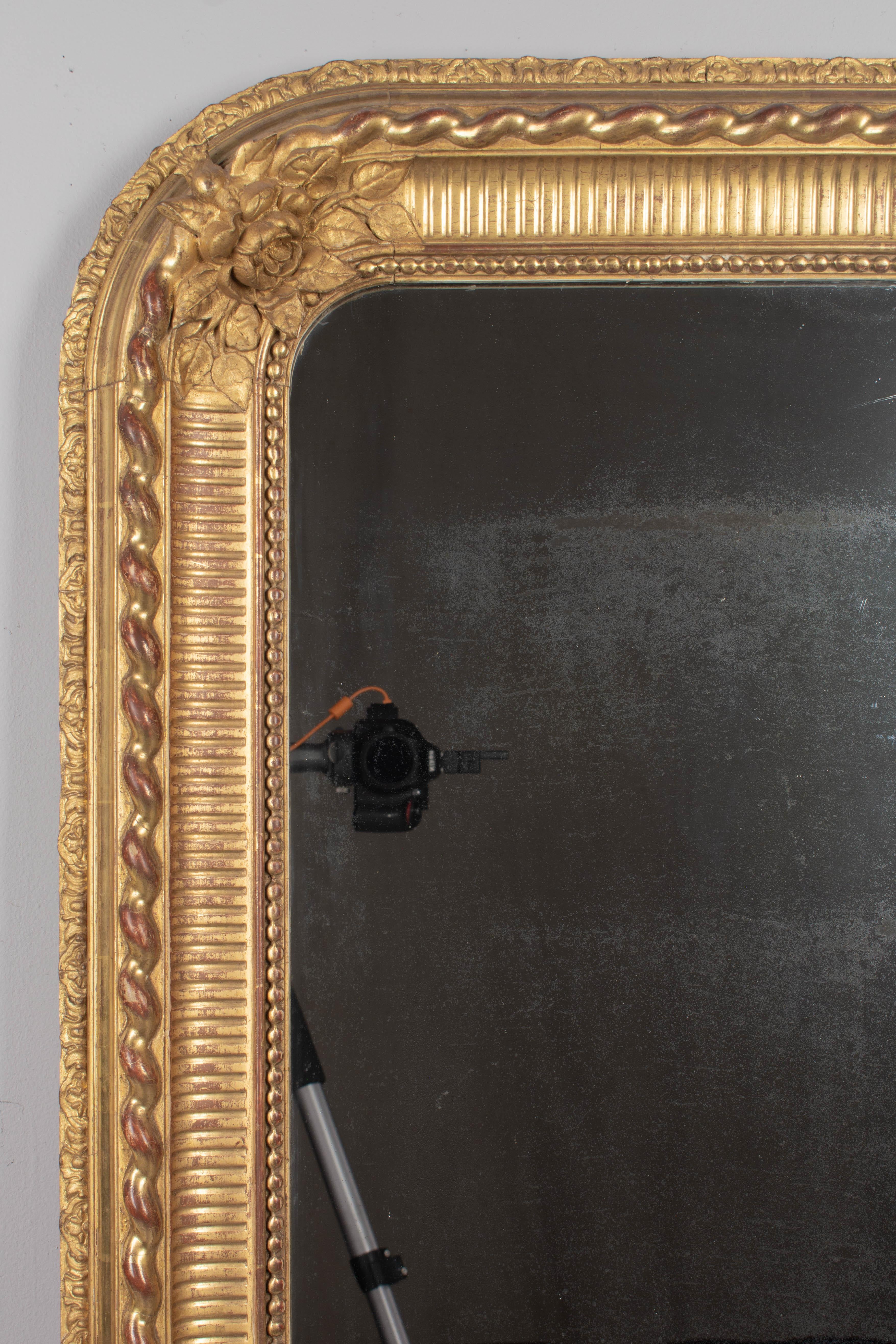 Français Miroir doré français Louis Philippe du 19ème siècle en vente