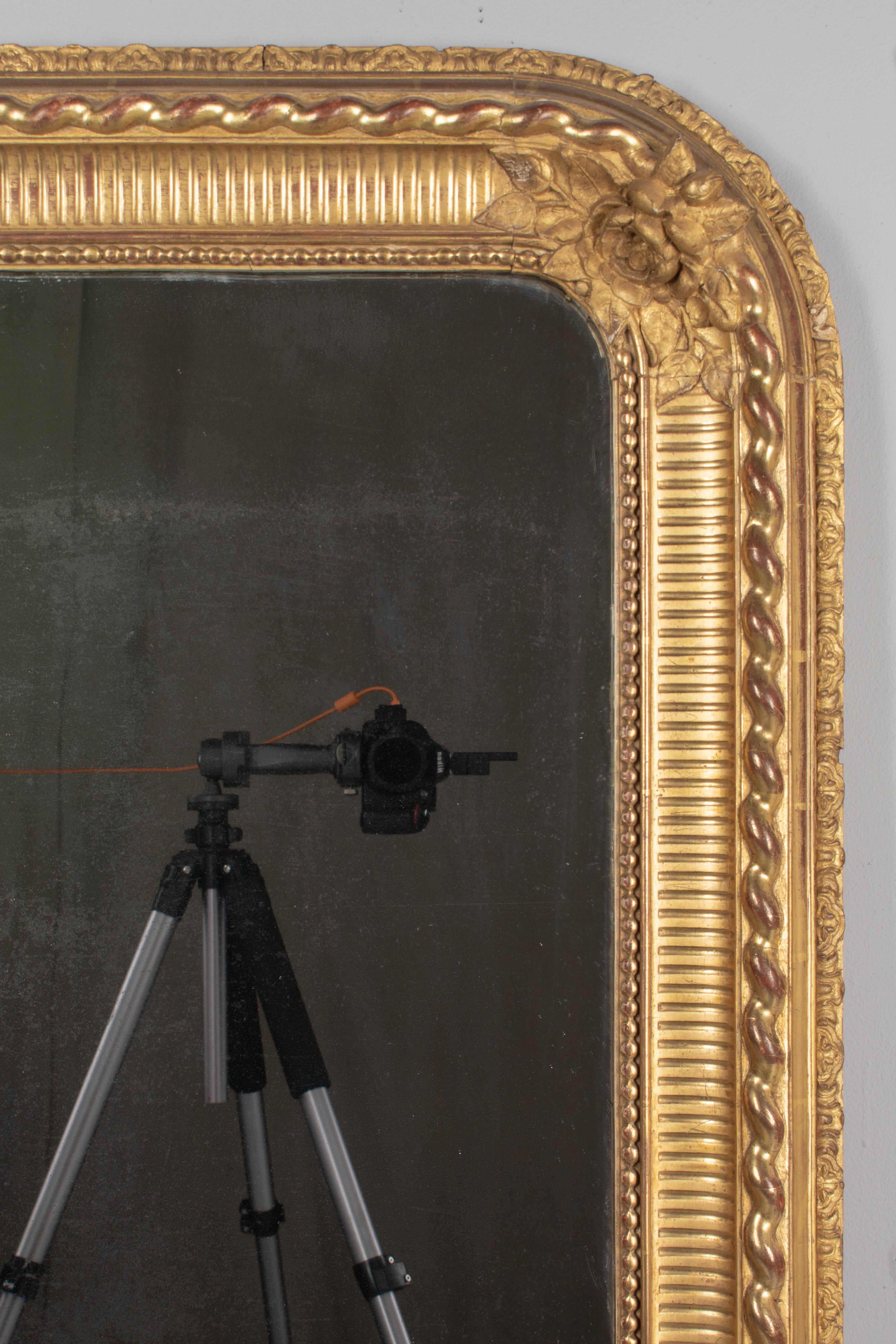 Fait main Miroir doré français Louis Philippe du 19ème siècle en vente