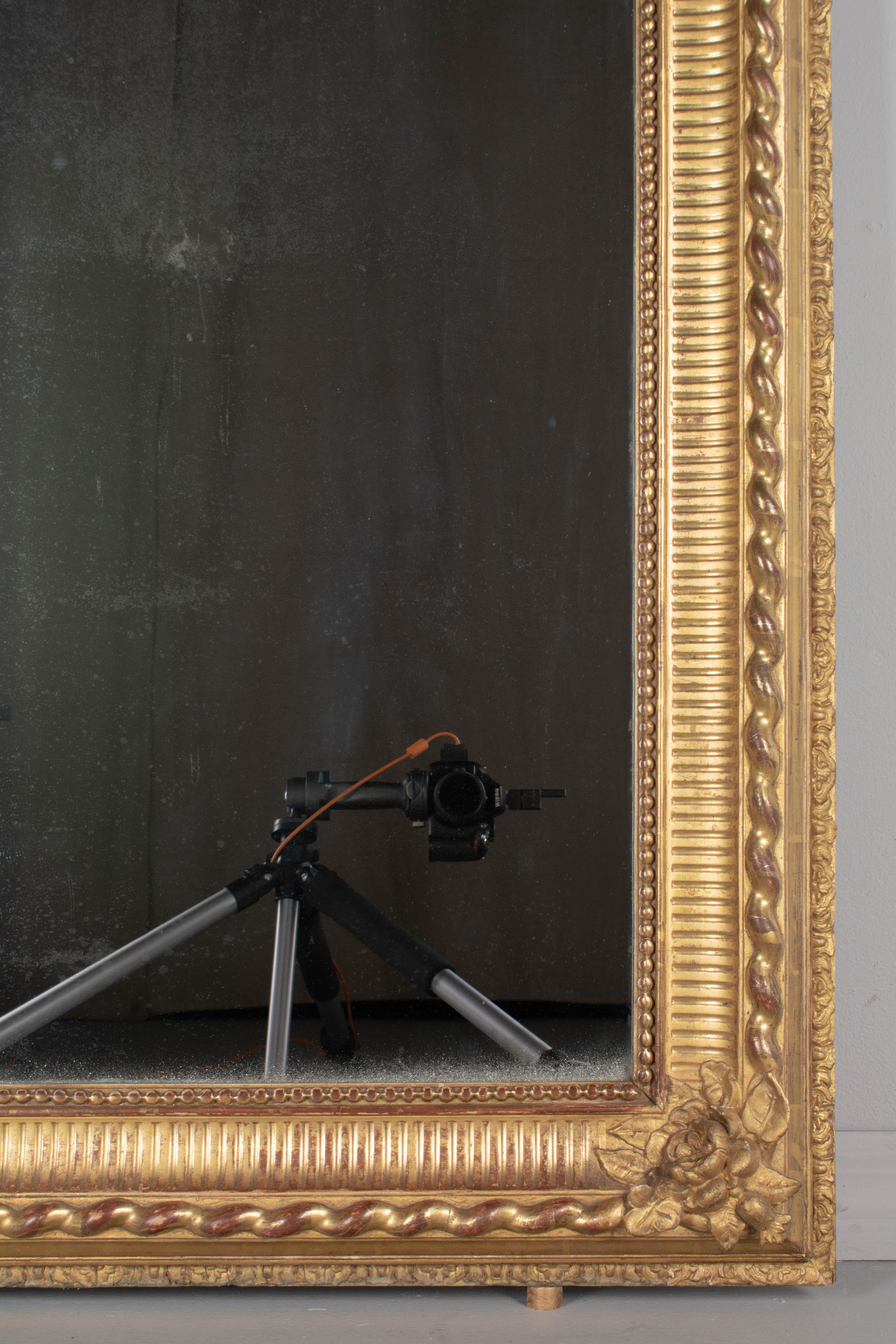 Miroir doré français Louis Philippe du 19ème siècle Bon état - En vente à Winter Park, FL