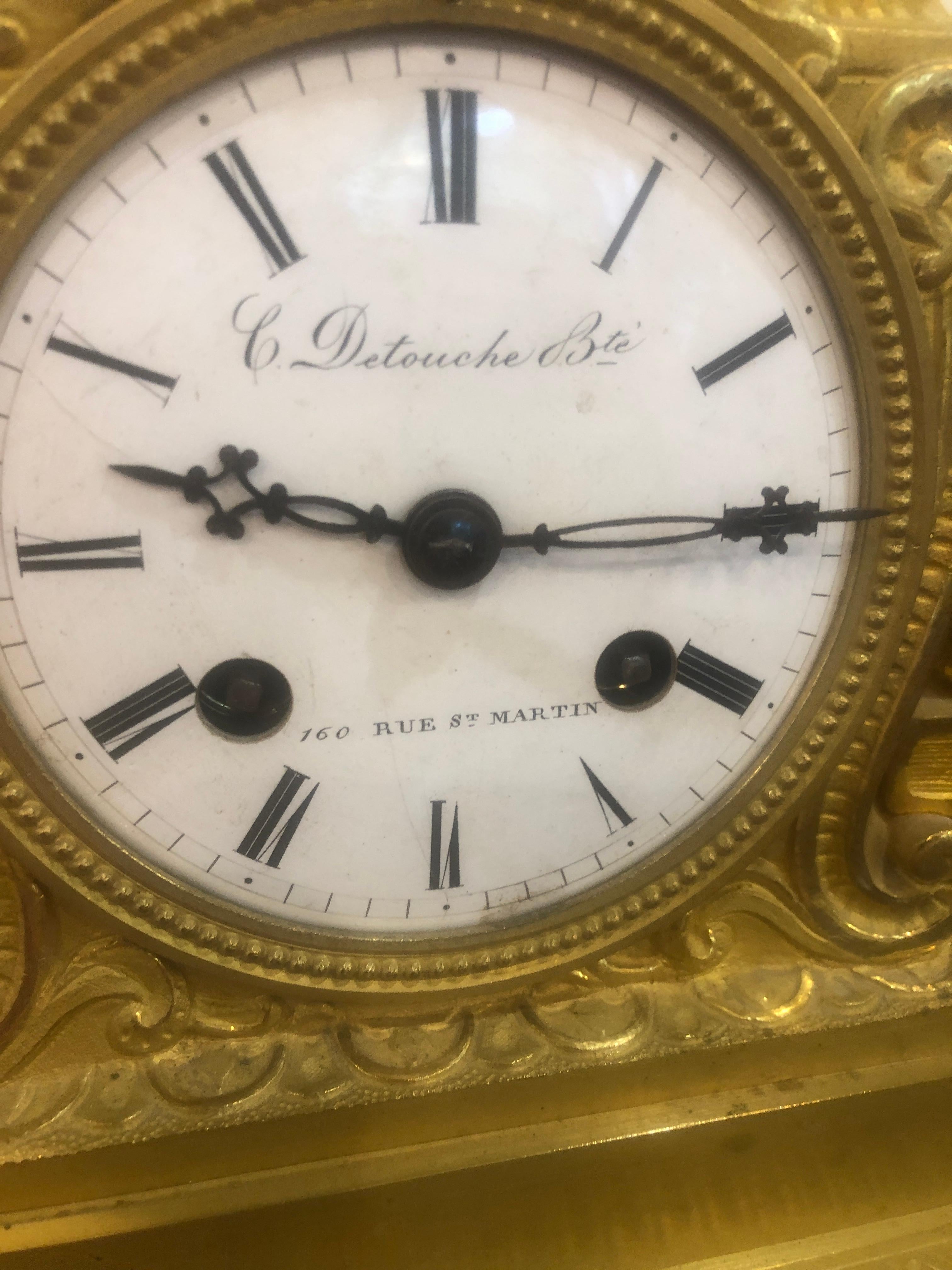Fantastique et importante horloge de cheminée, signée C. Detouche Bte, 160 Rue. St Martin. Paris, France, vers 1830-1835.

Constantin-Louis Detouche (1810-1889) né à Paris le 10 octobre 1810, il est le fils de l'horloger Georges Detouche. Il a