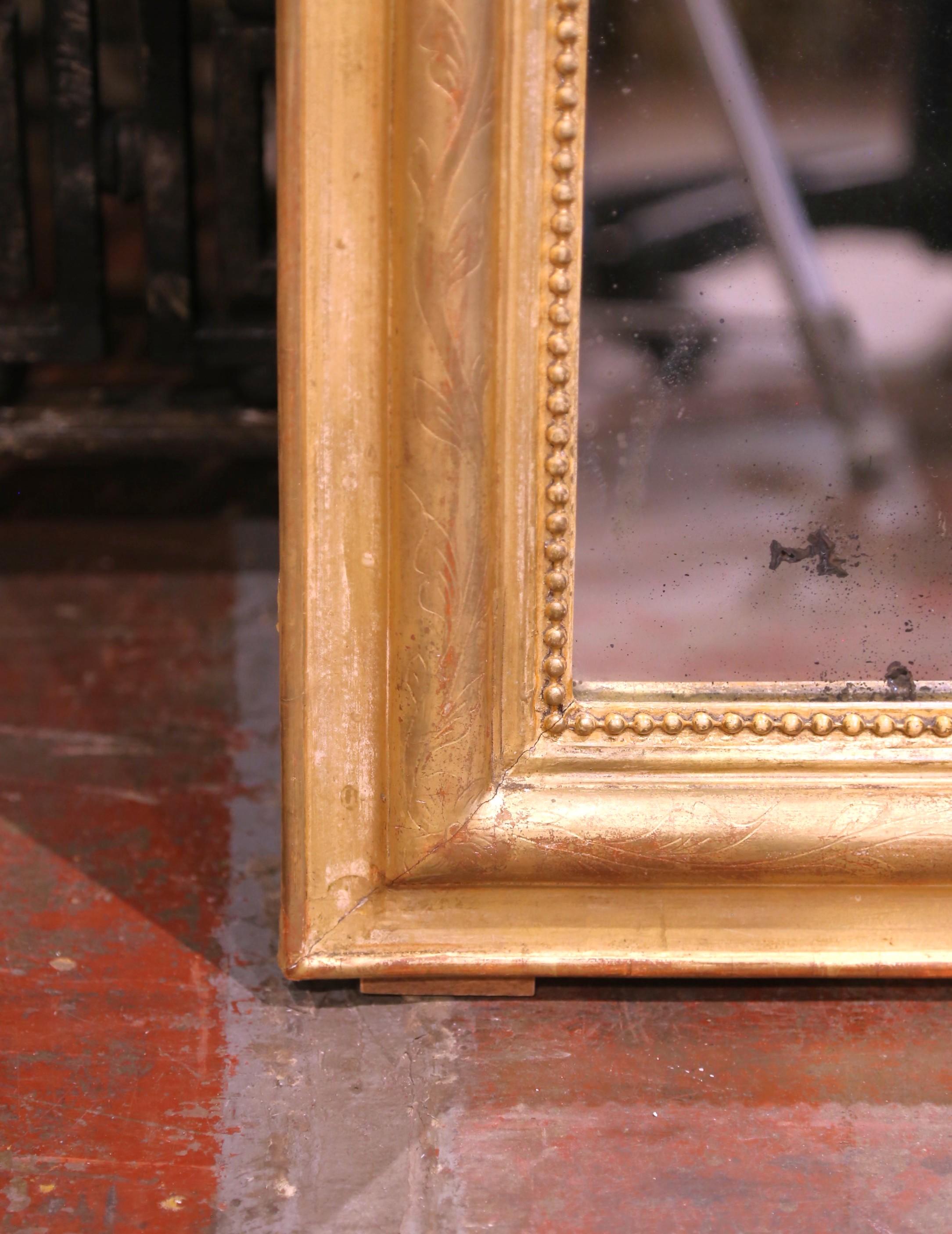 Miroir Louis Philippe du 19ème siècle en bois doré avec motifs sculptés de coquillages et gravés Excellent état - En vente à Dallas, TX