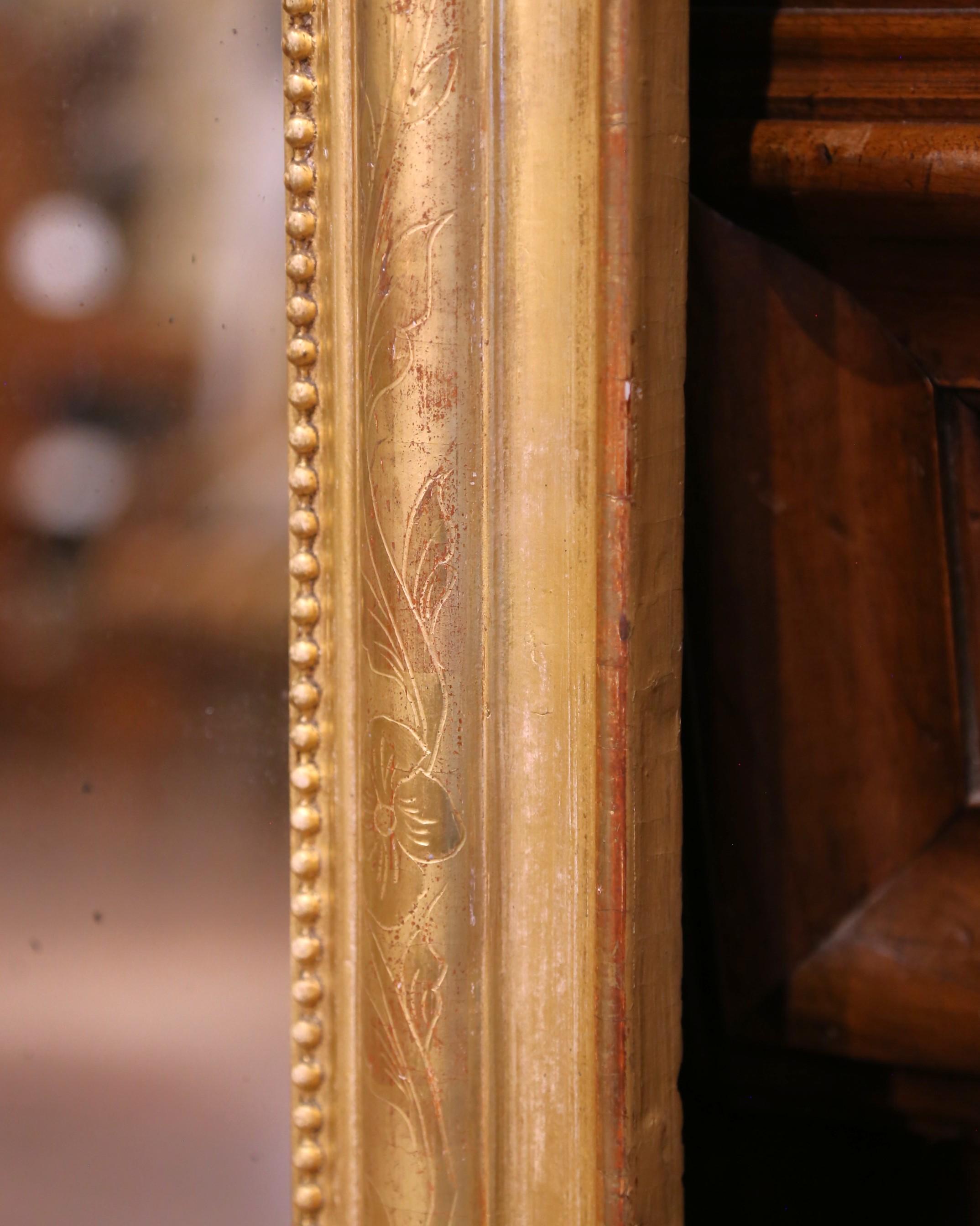 XIXe siècle Miroir Louis Philippe du 19ème siècle en bois doré avec motifs sculptés de coquillages et gravés en vente
