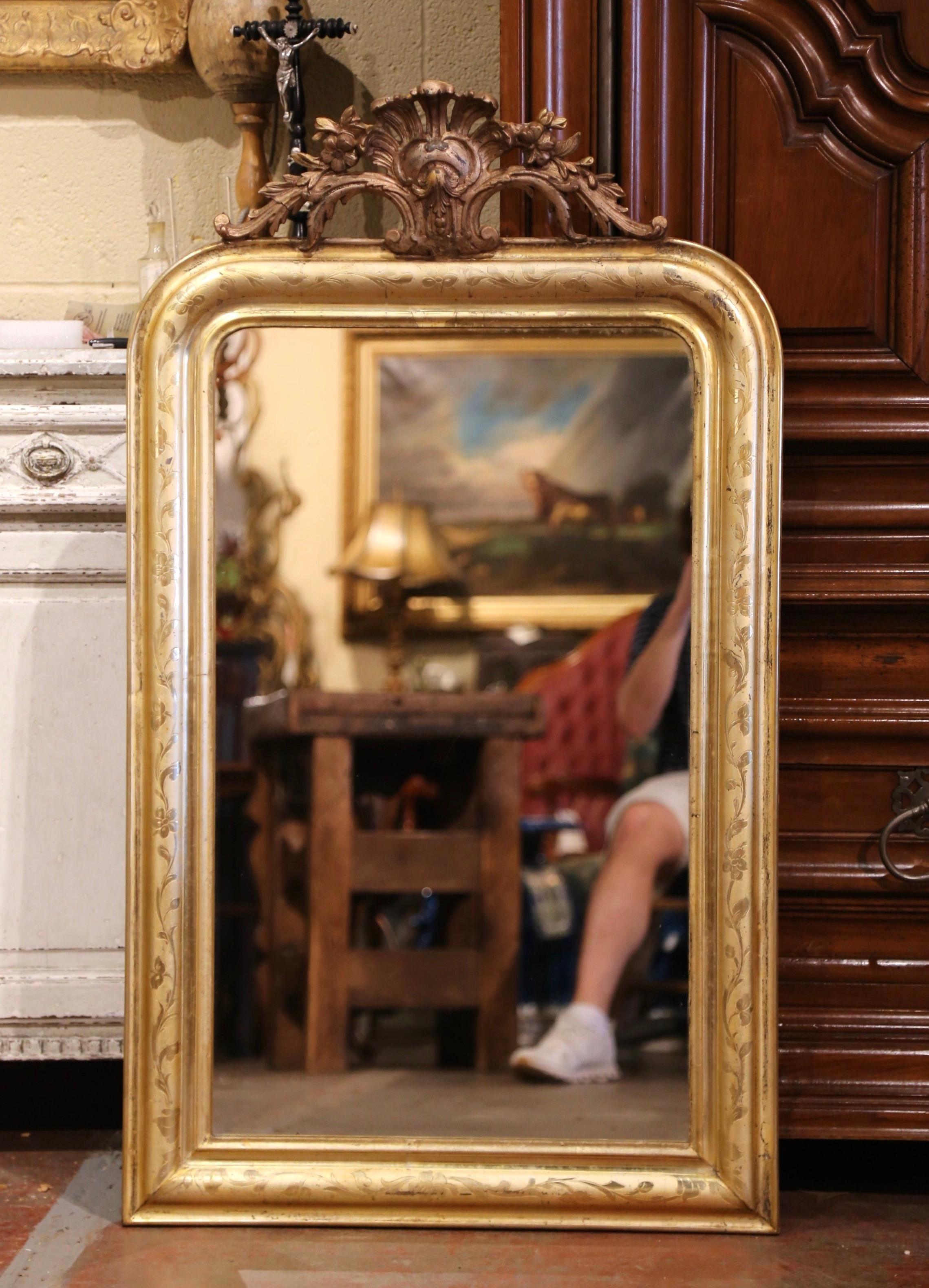 Hand-Carved 19th Century Louis Philippe Giltwood Mirror with Engraved and Carved Shell Decor For Sale