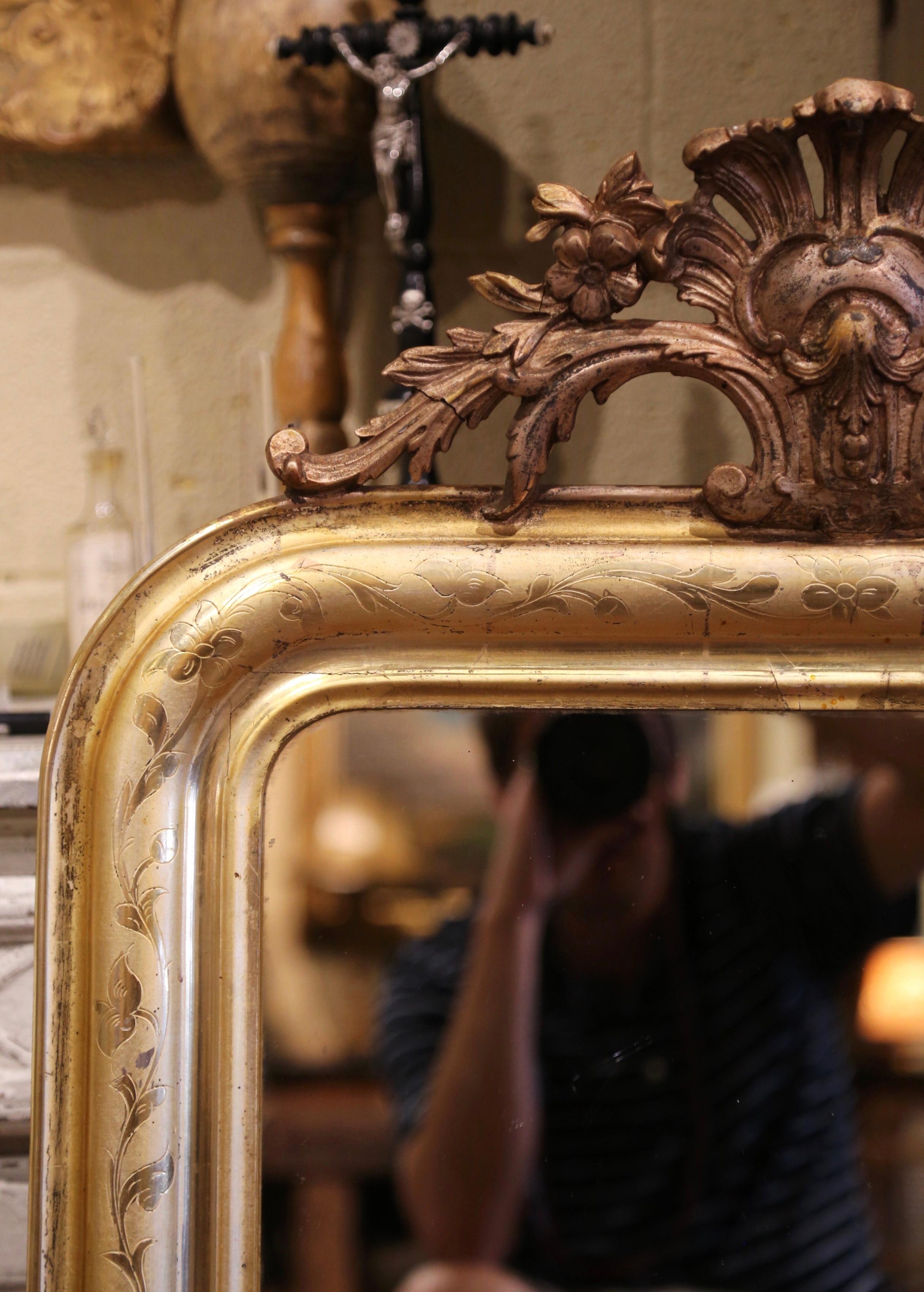 19th Century Louis Philippe Giltwood Mirror with Engraved and Carved Shell Decor In Excellent Condition For Sale In Dallas, TX