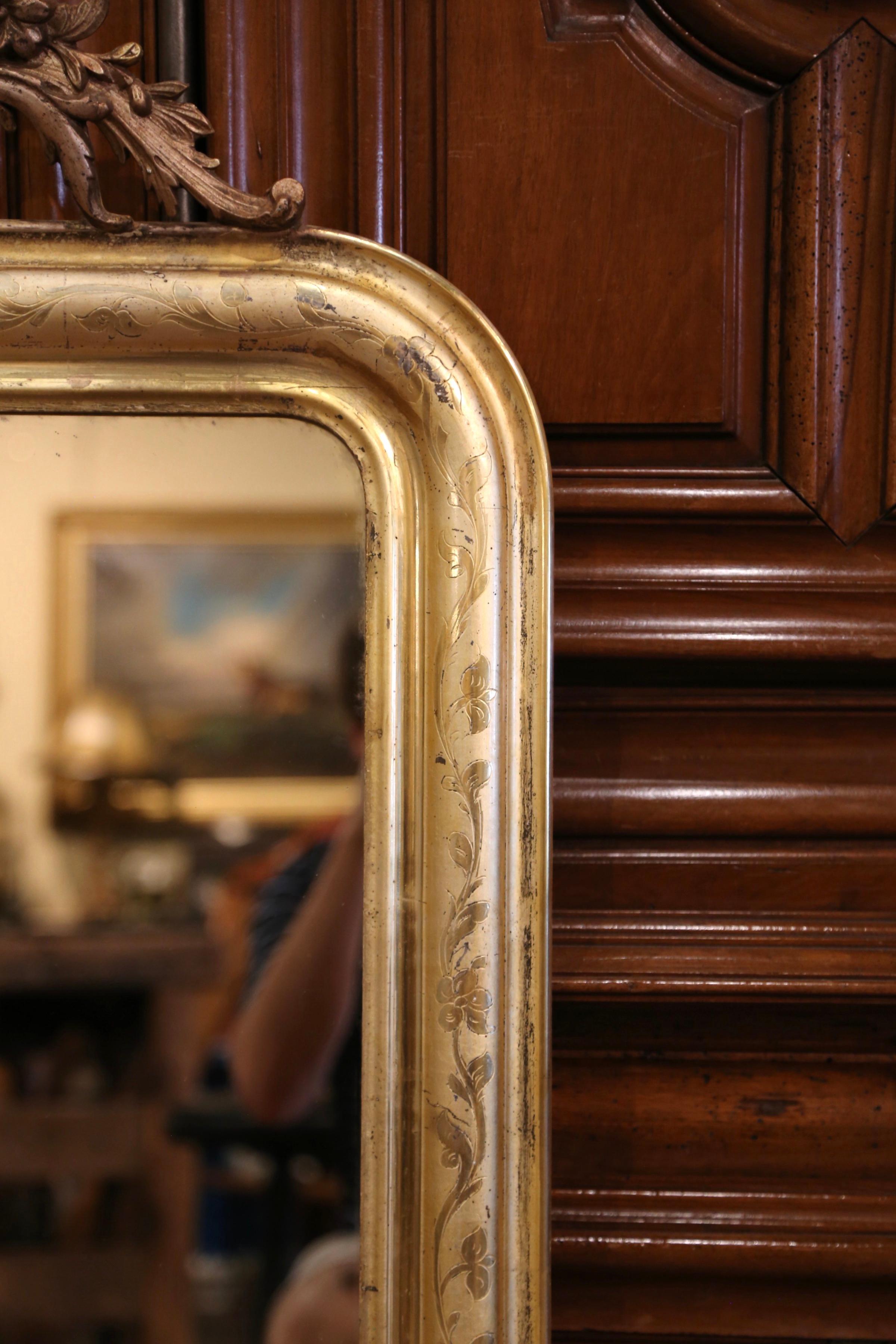 19th Century Louis Philippe Giltwood Mirror with Engraved and Carved Shell Decor For Sale 1