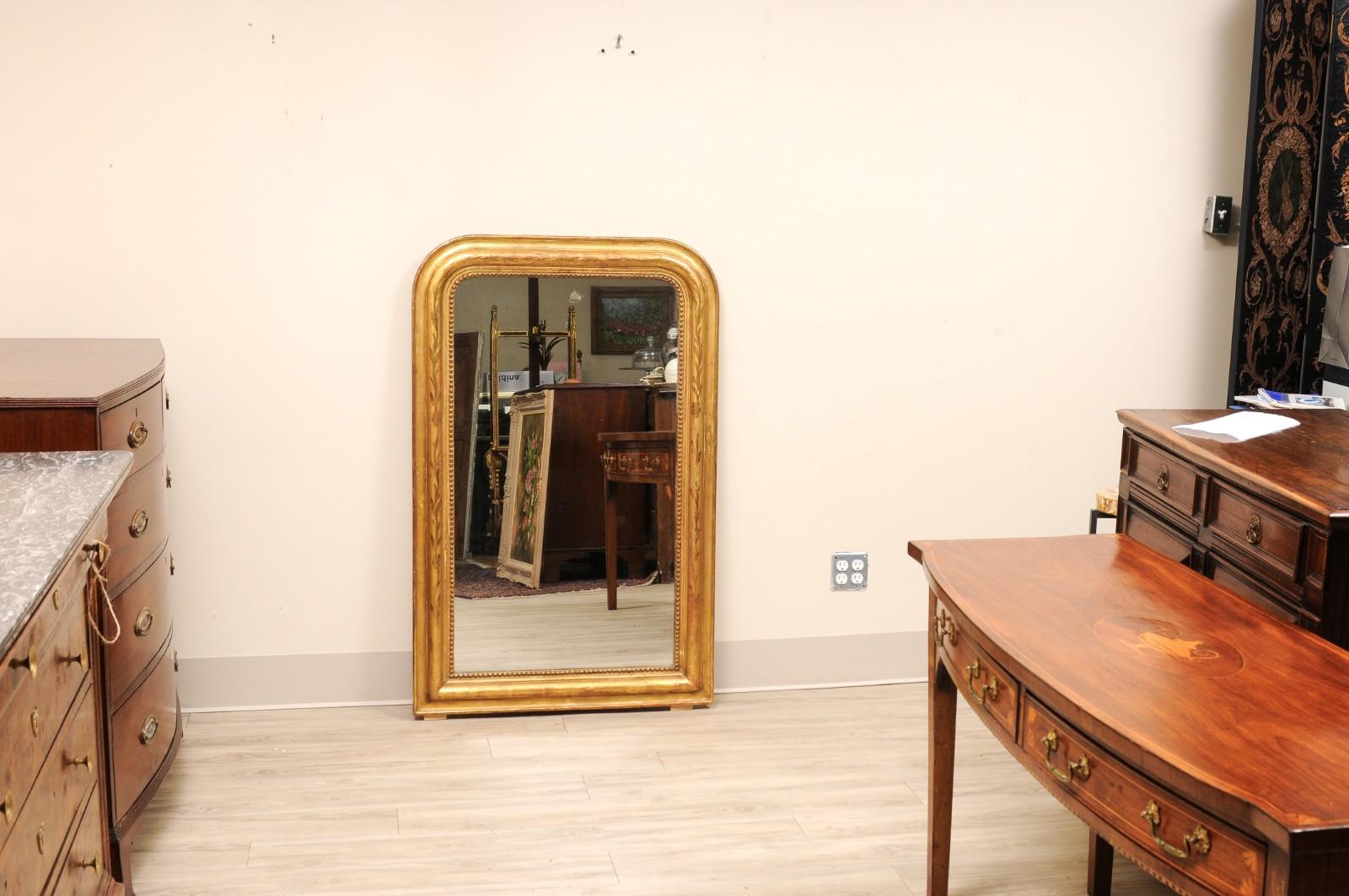 Specchio in legno dorato Louis Philippe del XIX secolo con vetro originale in vendita 5