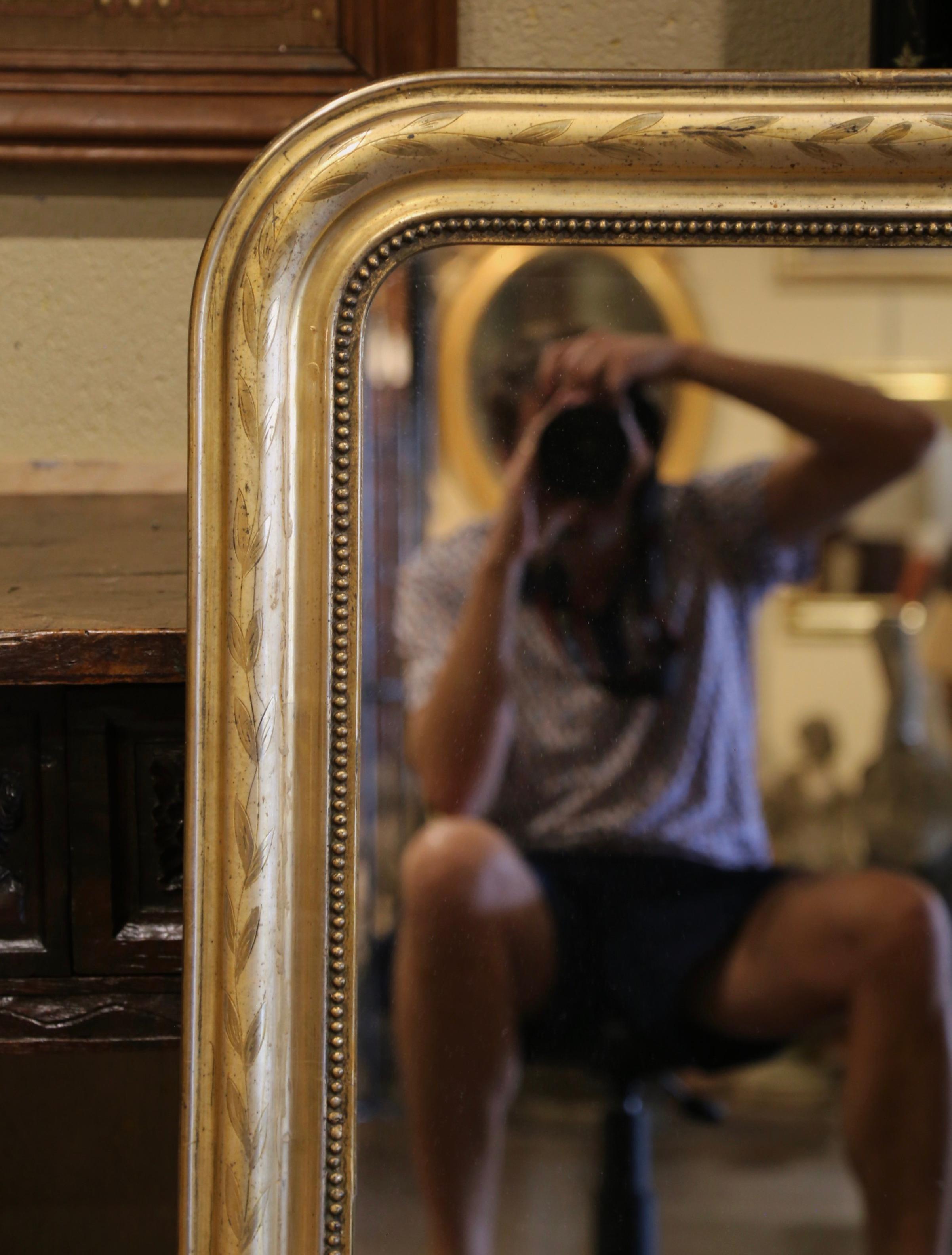 19th Century Louis Philippe Giltwood Wall Mirror with Engraved Laurel Leaf Motif In Excellent Condition In Dallas, TX