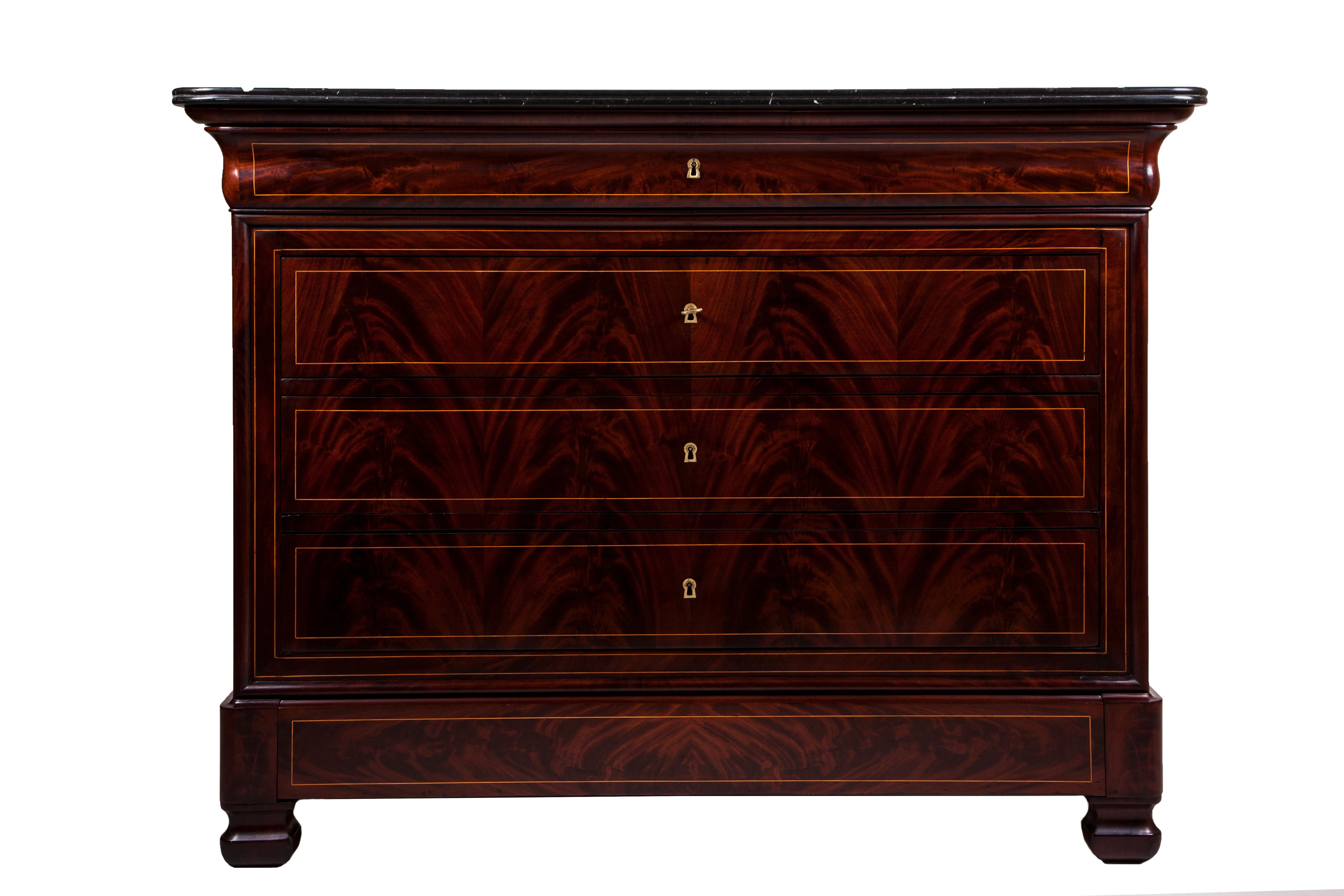 19th Century Louis Philippe Inlaid Mahogany French Chest of Drawers In Good Condition In Tricase, Italia
