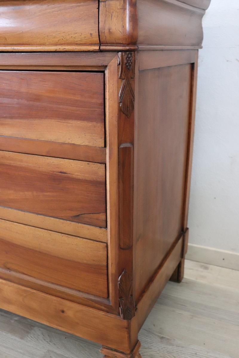 19th Century Louis Philippe Italian Antique Chest of Drawers in Solid Walnut en vente 4