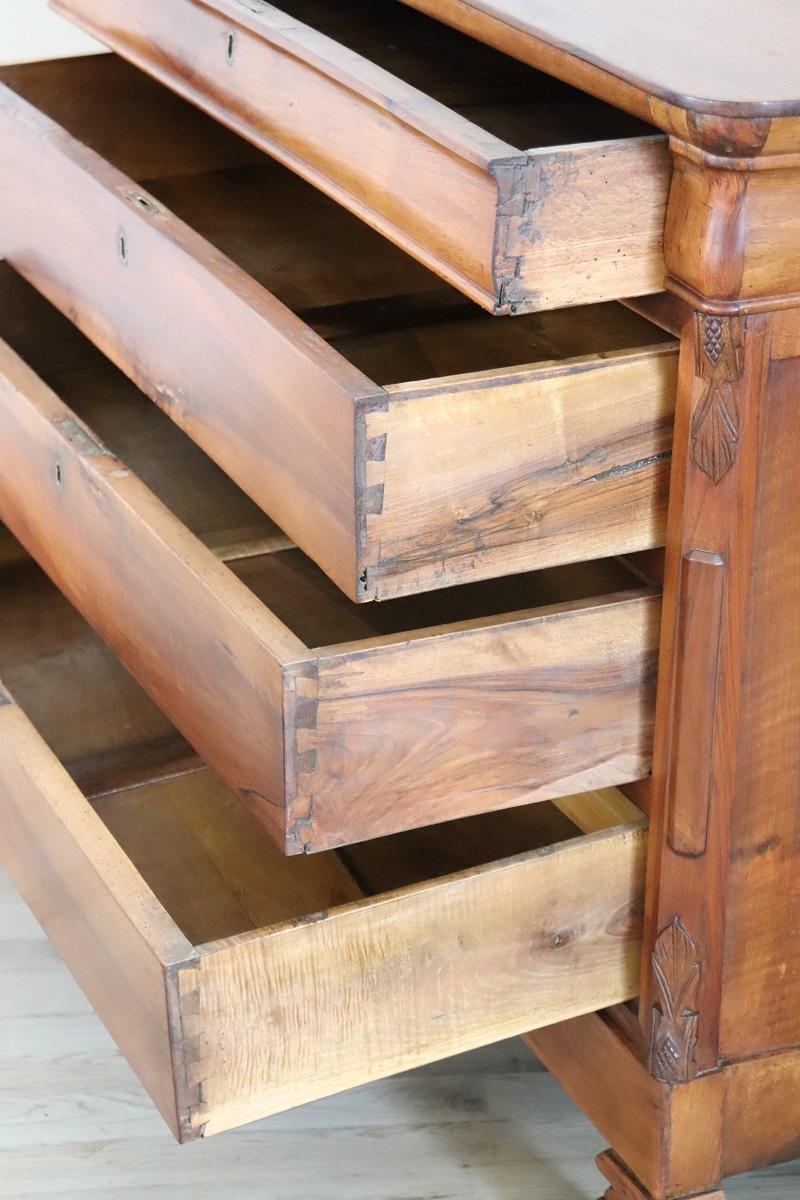 Noyer 19th Century Louis Philippe Italian Antique Chest of Drawers in Solid Walnut en vente