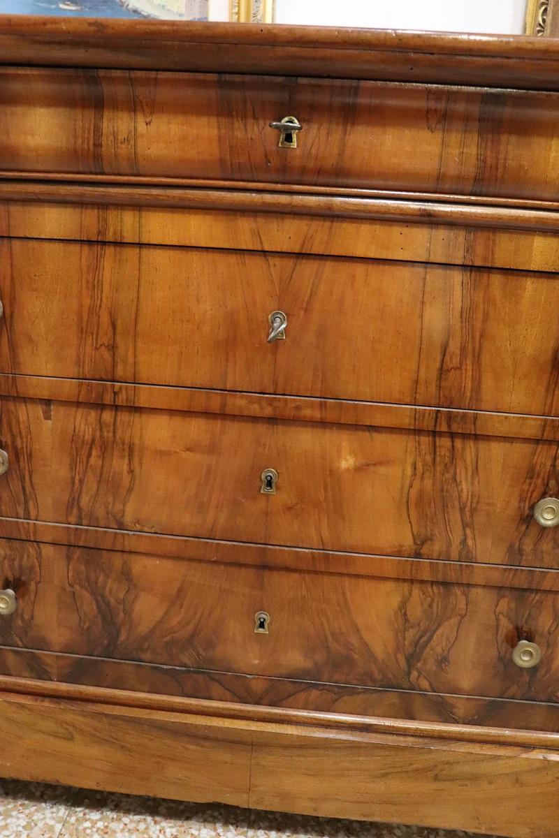 Noce Cassettiera antica in noce del XIX secolo Louis Philippe, restaurata in vendita