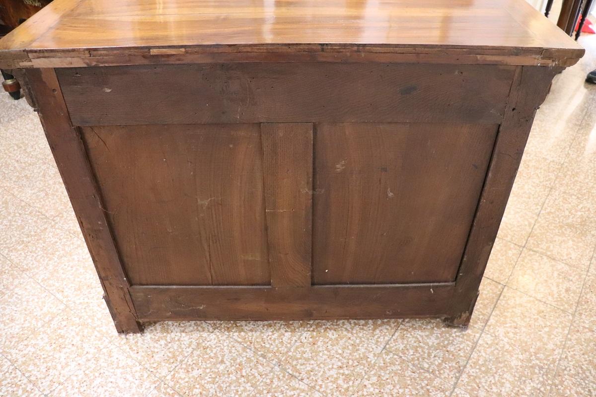 Cassettiera antica in noce del XIX secolo Louis Philippe, restaurata in vendita 3
