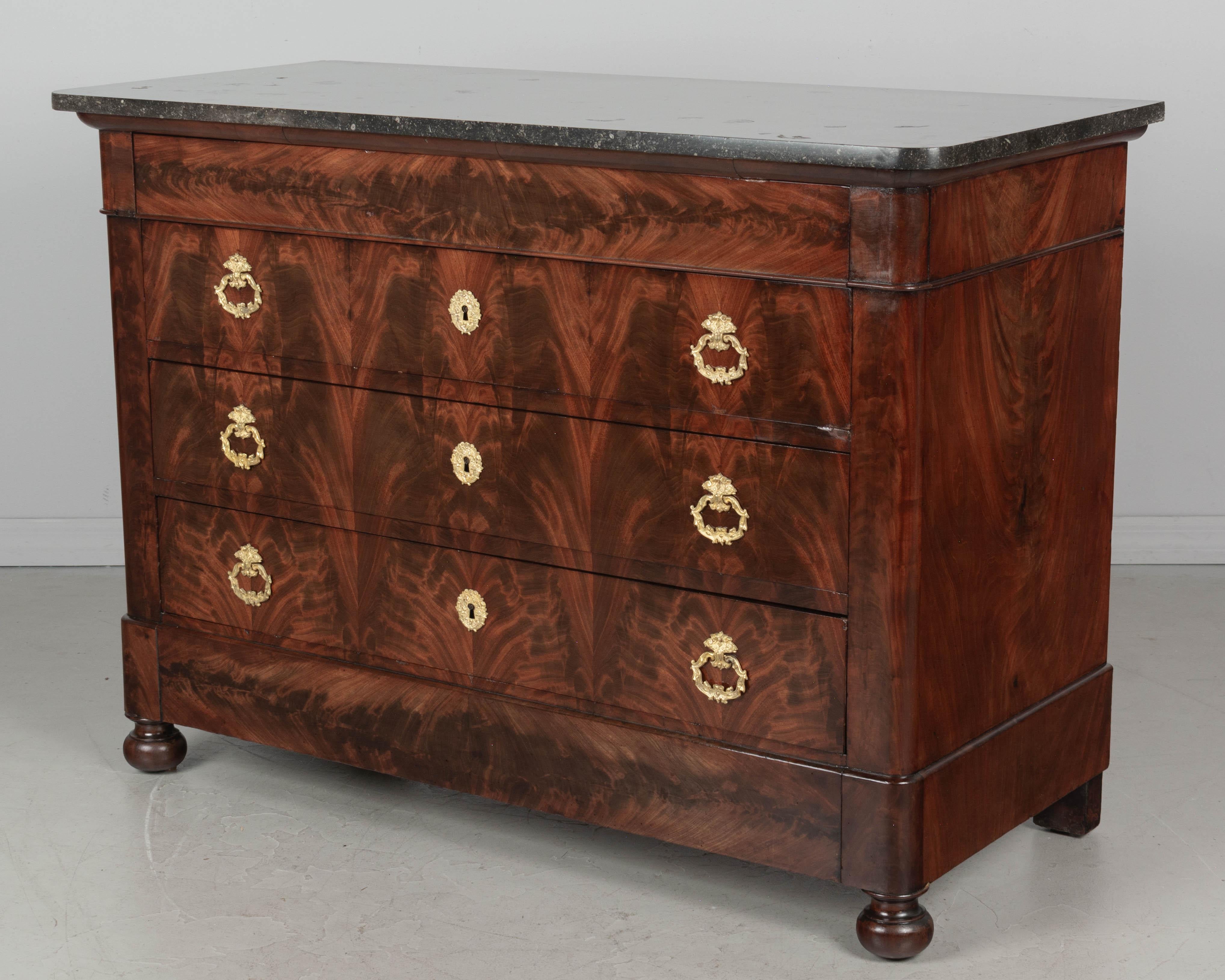 19th Century Louis Philippe Mahogany Commode In Good Condition For Sale In Winter Park, FL