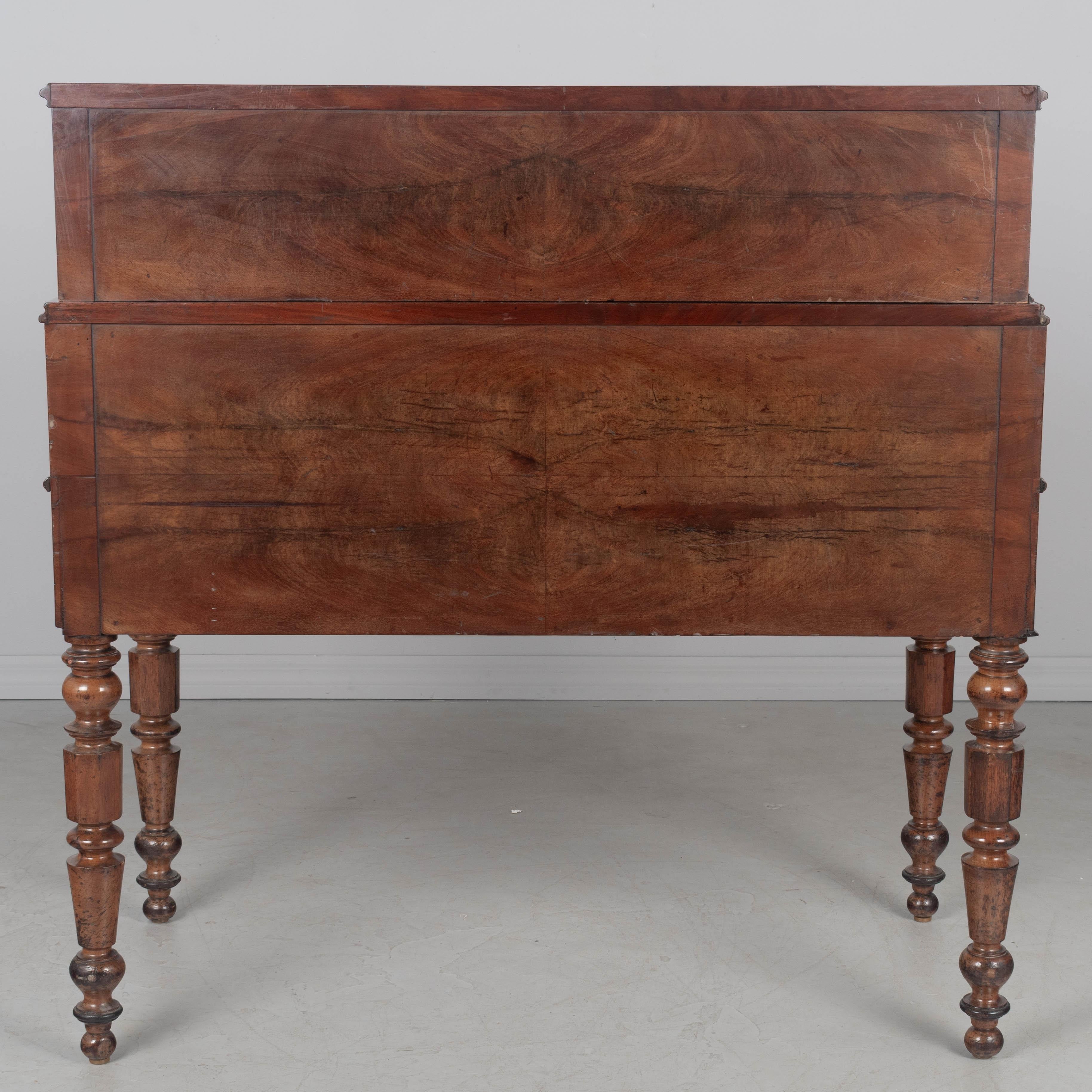 Escritorio de caoba Louis Philippe del siglo XIX en venta 3