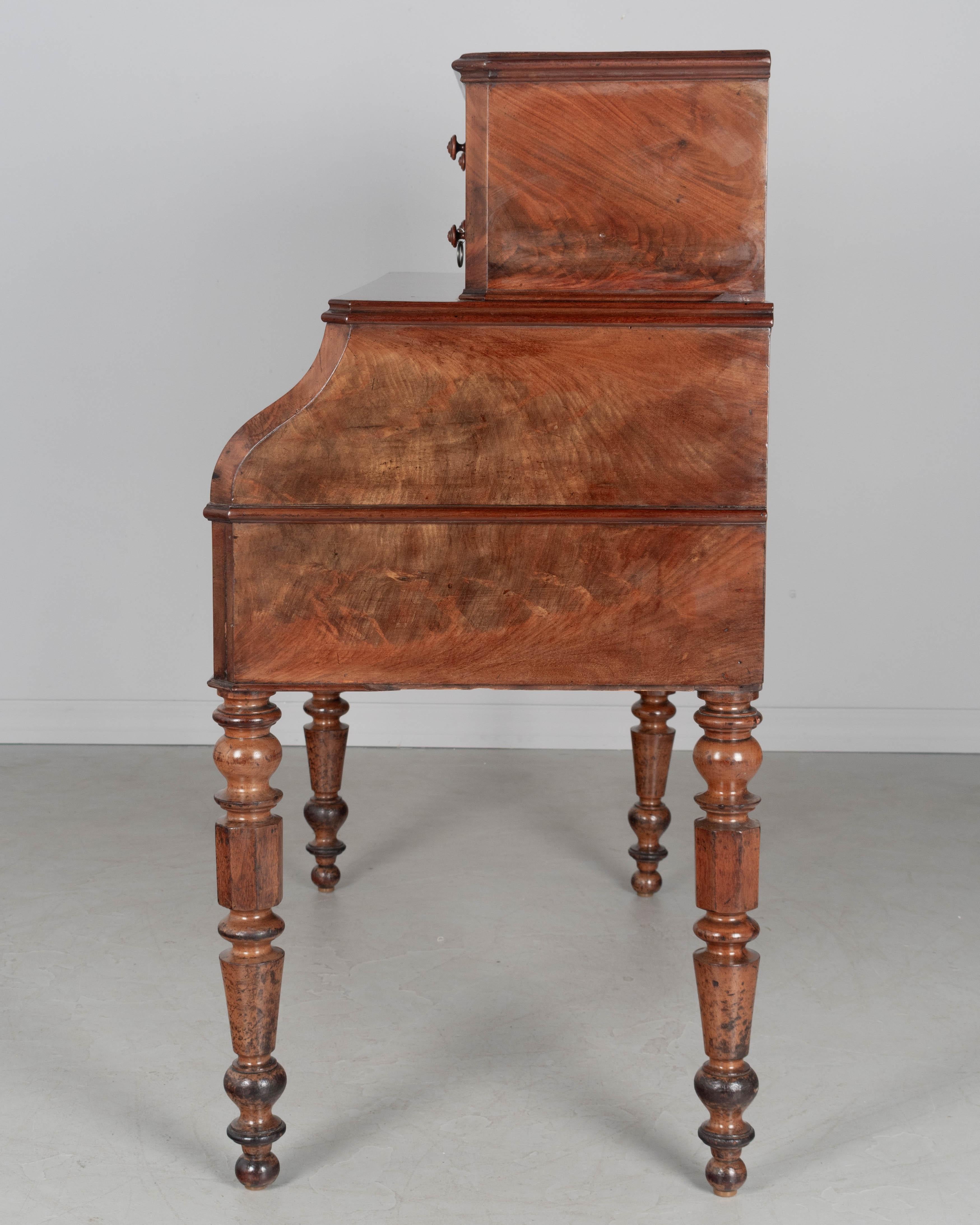 Escritorio de caoba Louis Philippe del siglo XIX en venta 4