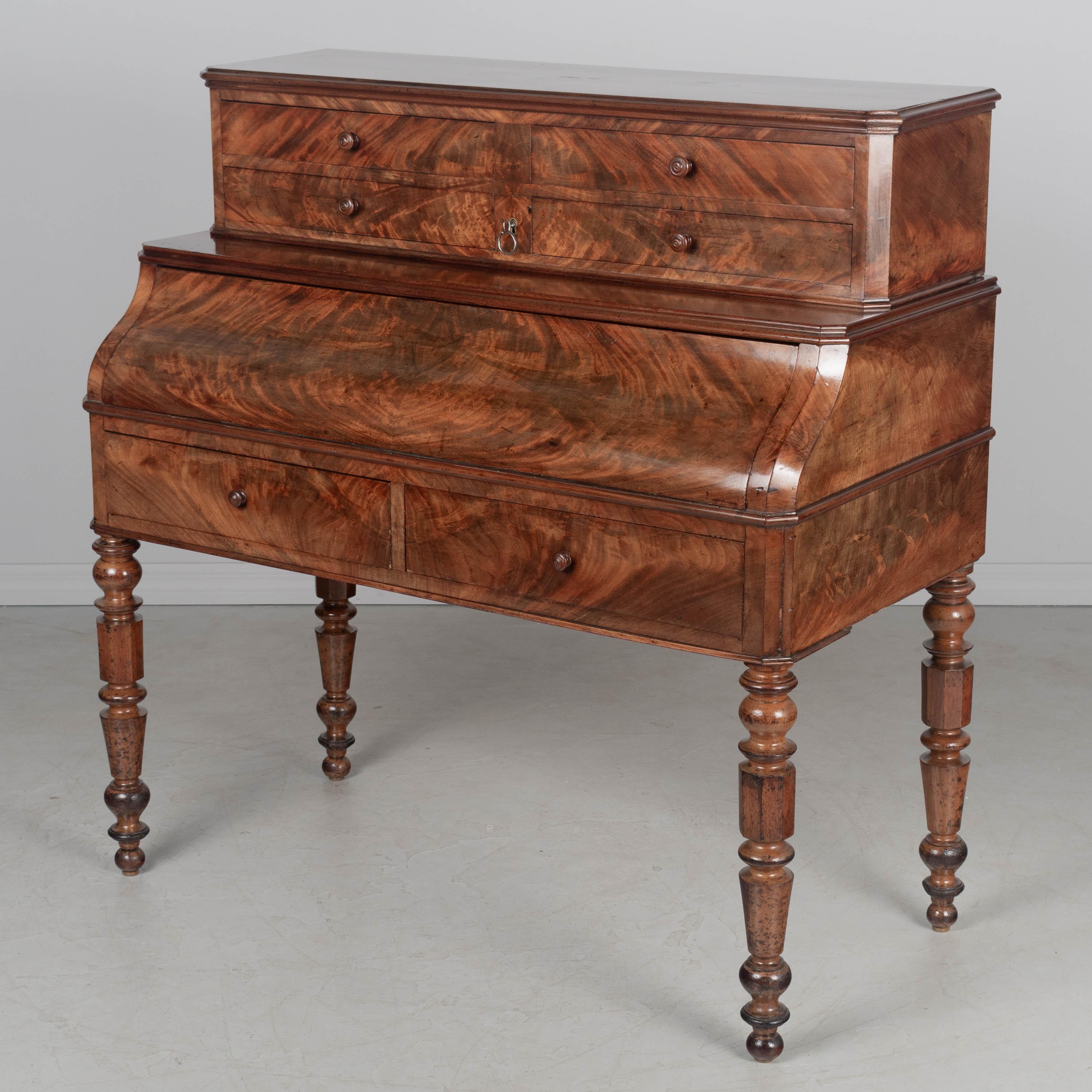 Escritorio de caoba Louis Philippe del siglo XIX en venta 5