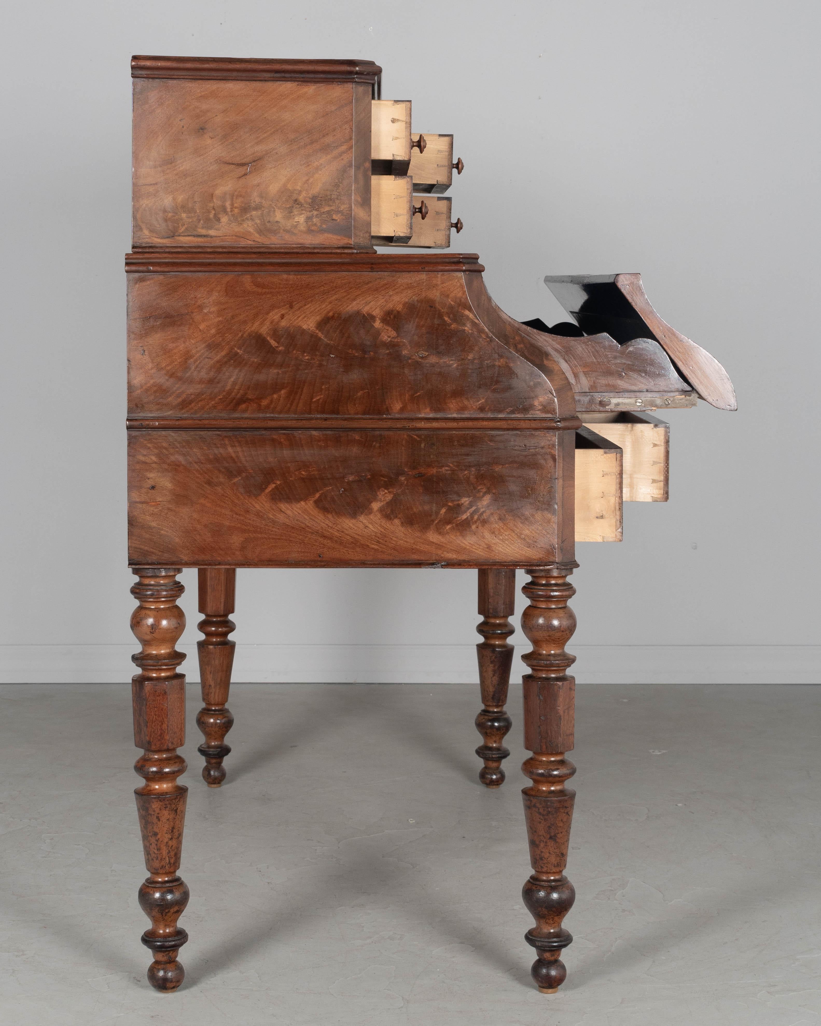 Escritorio de caoba Louis Philippe del siglo XIX en venta 6