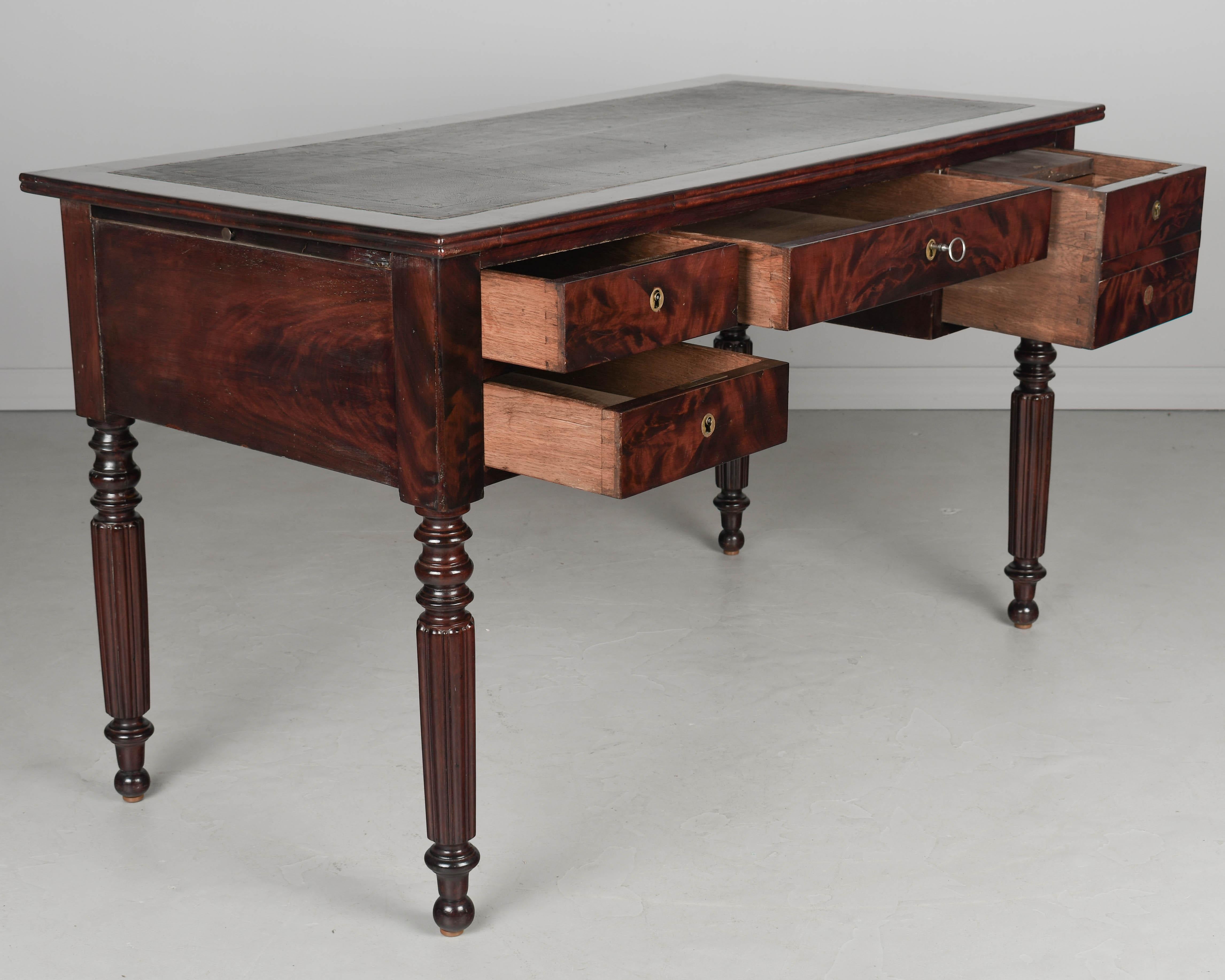 Mahagoni-Schreibtisch aus dem 19. Jahrhundert, Louis Philippe im Angebot 8