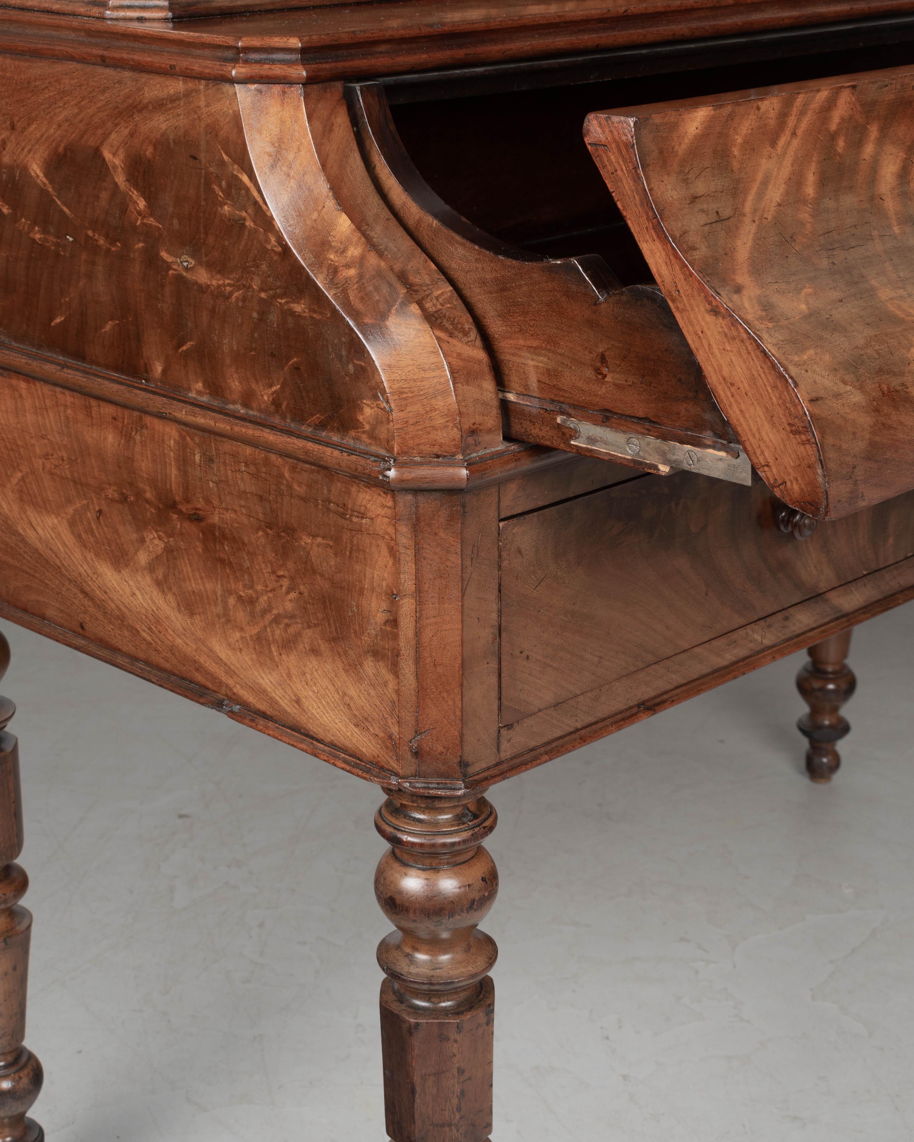 Escritorio de caoba Louis Philippe del siglo XIX en venta 7