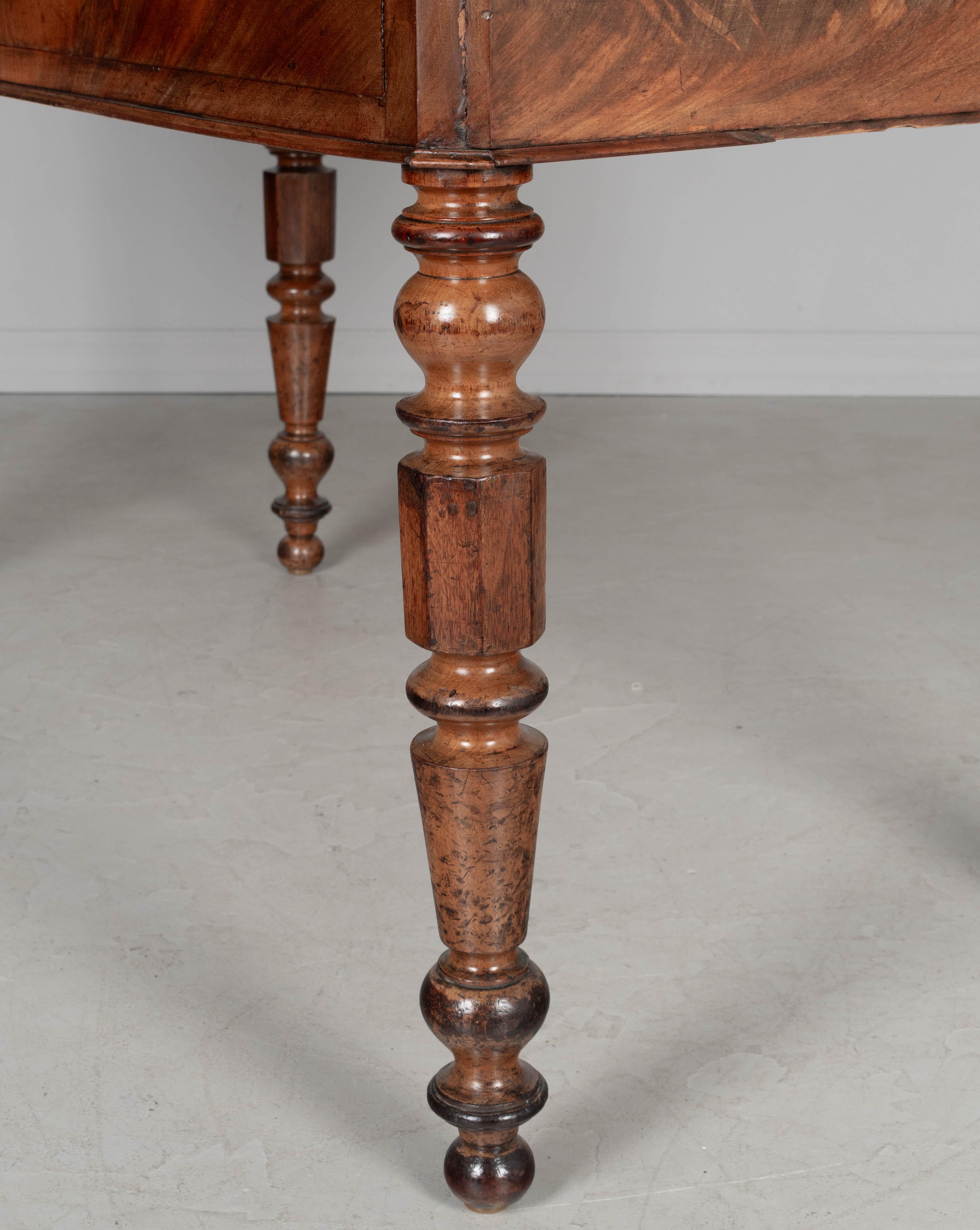Escritorio de caoba Louis Philippe del siglo XIX en venta 8