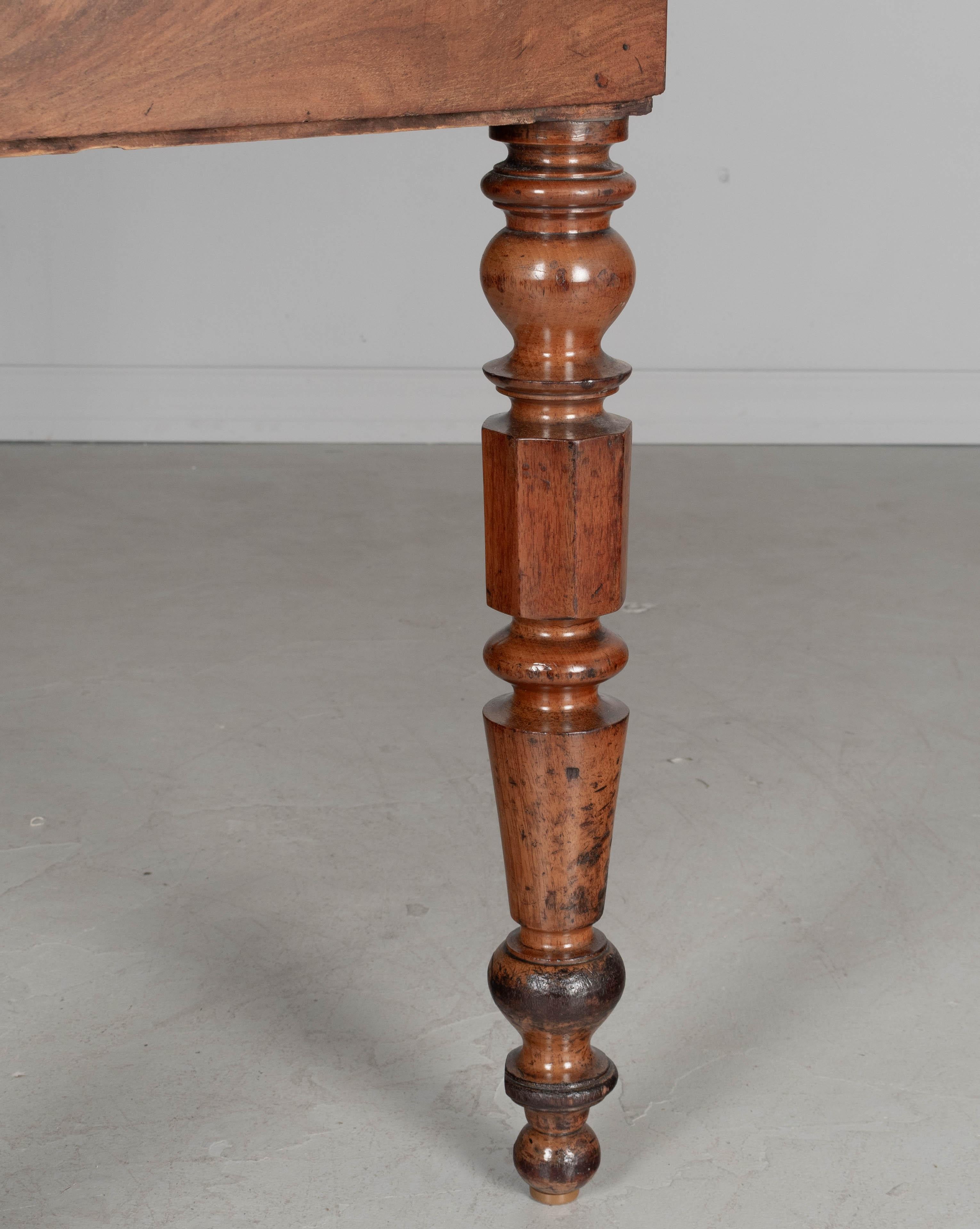 Escritorio de caoba Louis Philippe del siglo XIX en venta 9