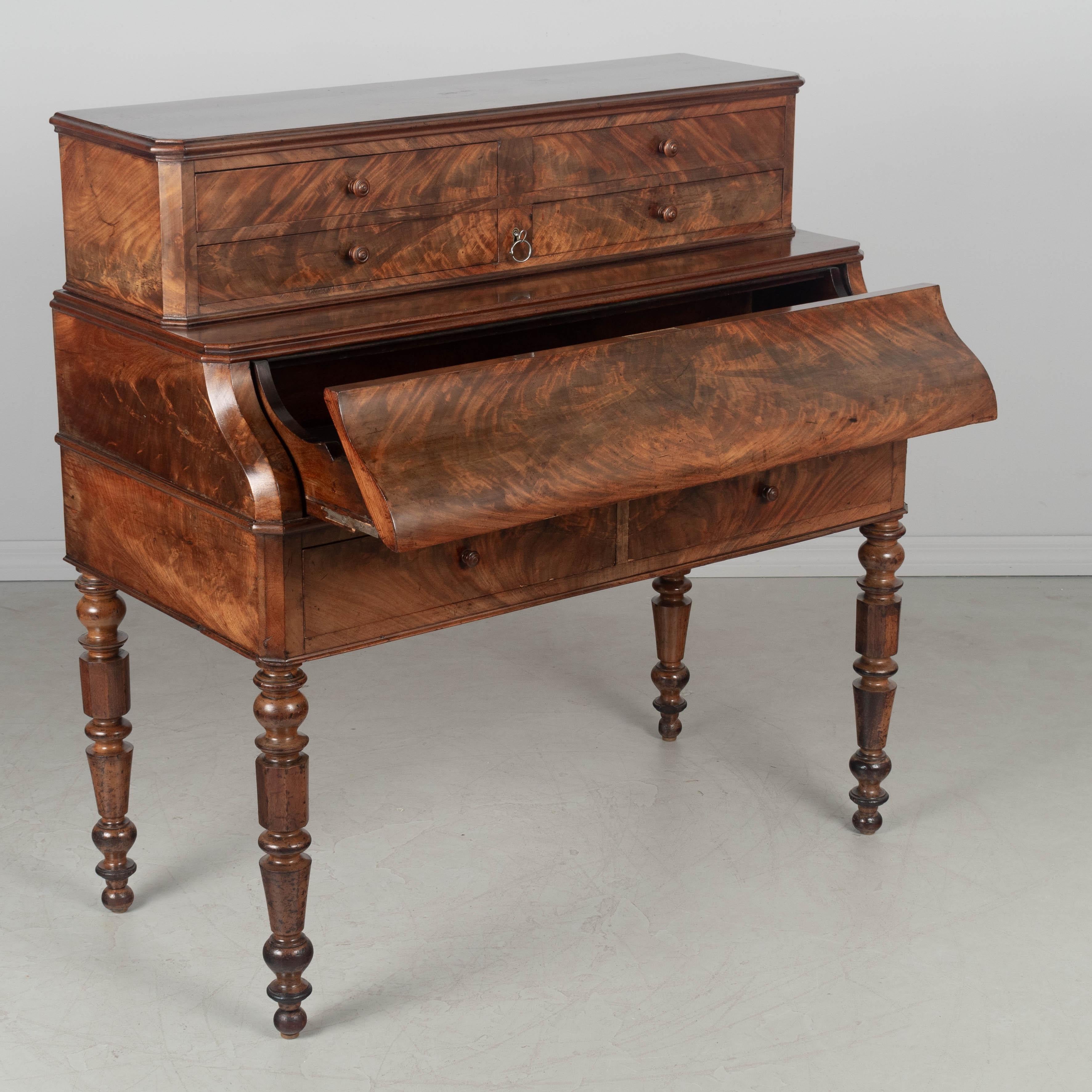 Escritorio de caoba Louis Philippe del siglo XIX Luis Felipe en venta