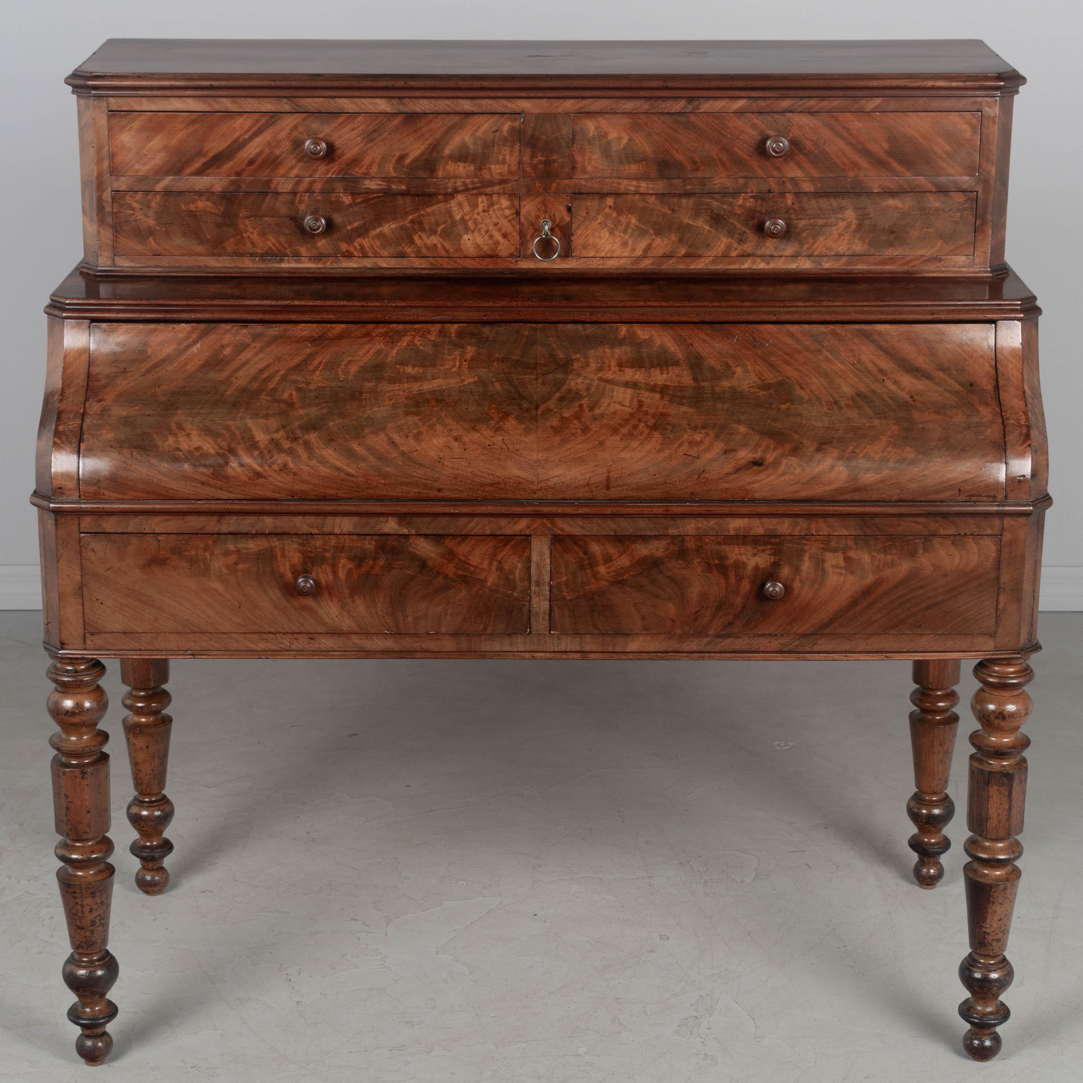 Escritorio de caoba Louis Philippe del siglo XIX en venta 2