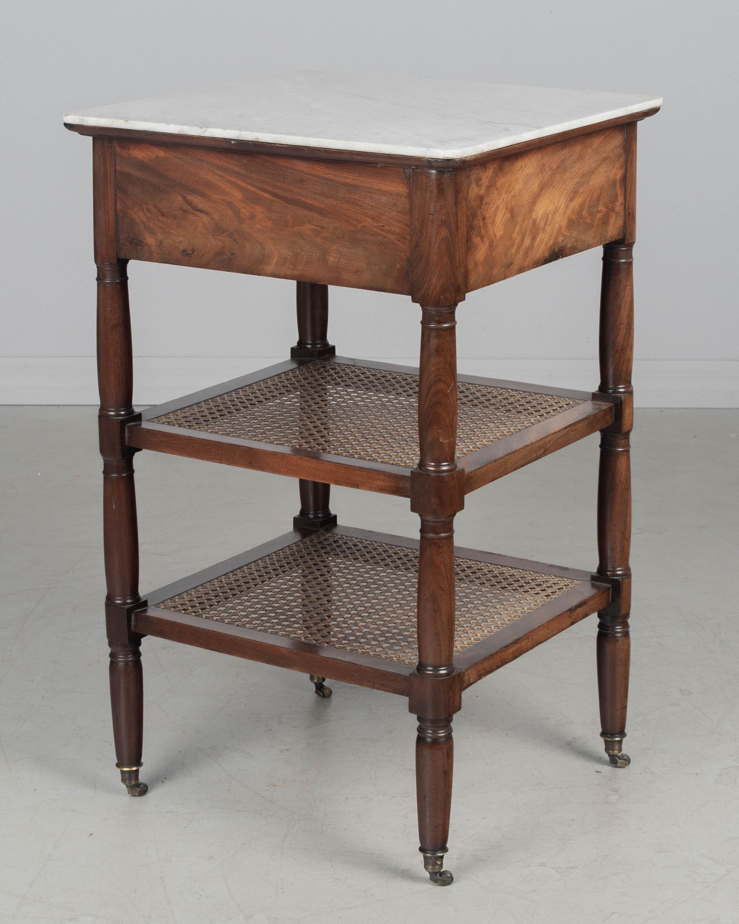 Louis Philippe Mahagoni-Beistelltisch aus dem 19. im Zustand „Gut“ im Angebot in Winter Park, FL