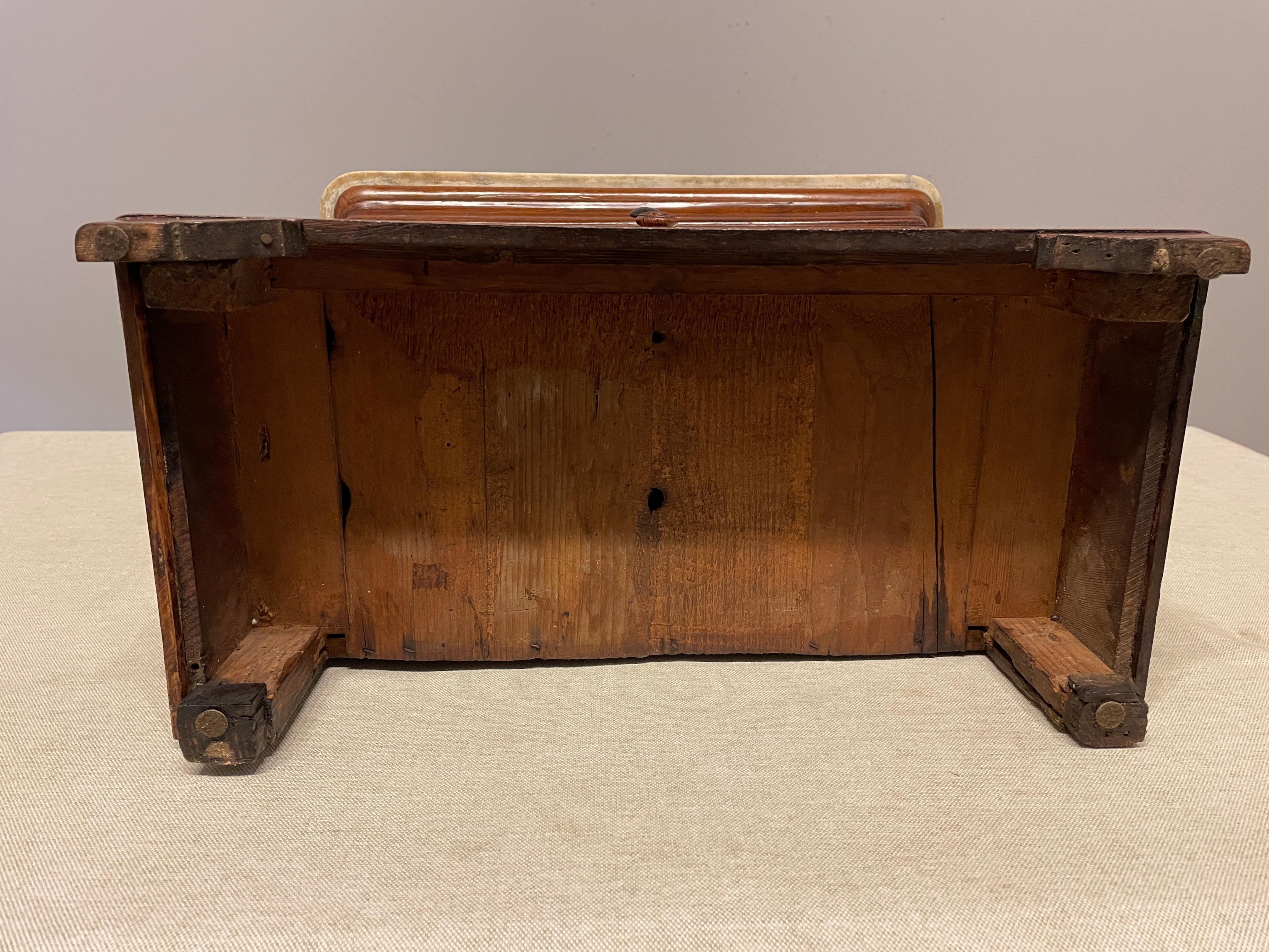 Commode miniature Louis Philippe du XIXe siècle en vente 4