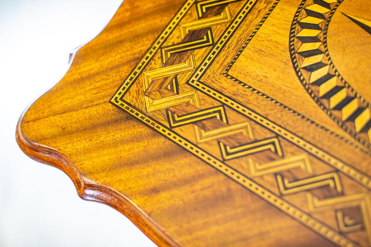Table  couture Louis Philippe du XIXe sicle avec plateau incrust en vente 4