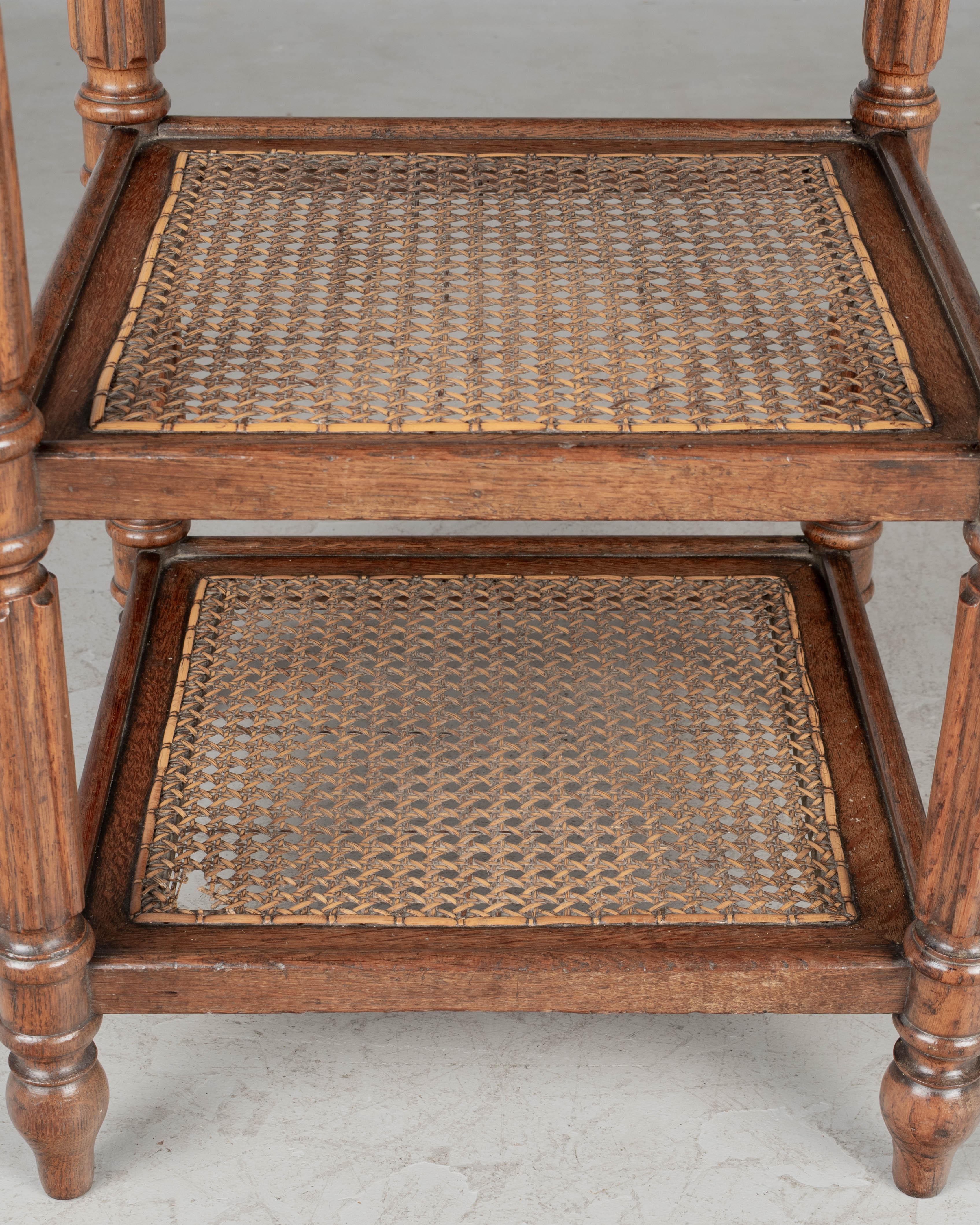 Table d'appoint Louis Philippe du 19e siècle en vente 2