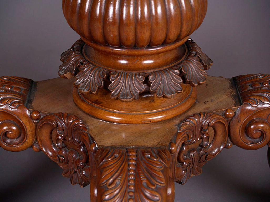 19th Century Louis Philippe Style Round Table on Lion's Paws For Sale 1