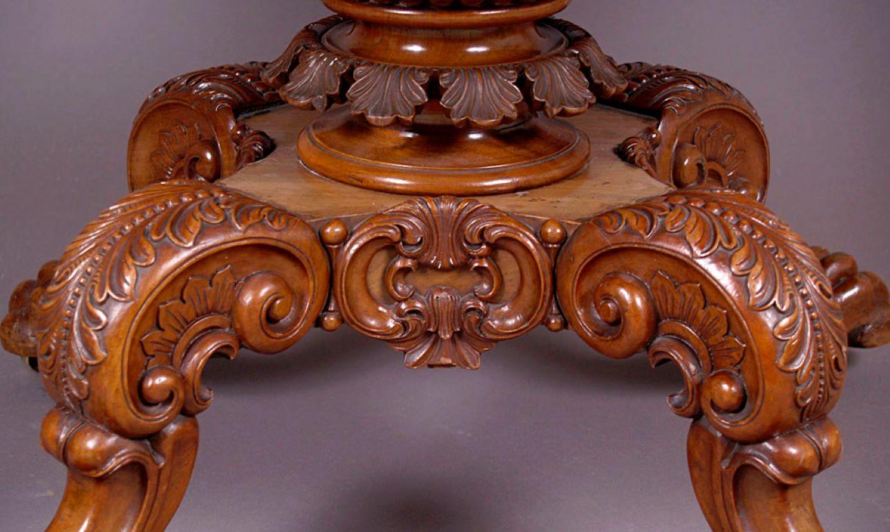 19th Century Louis Philippe Style Round Table on Lion's Paws For Sale 2