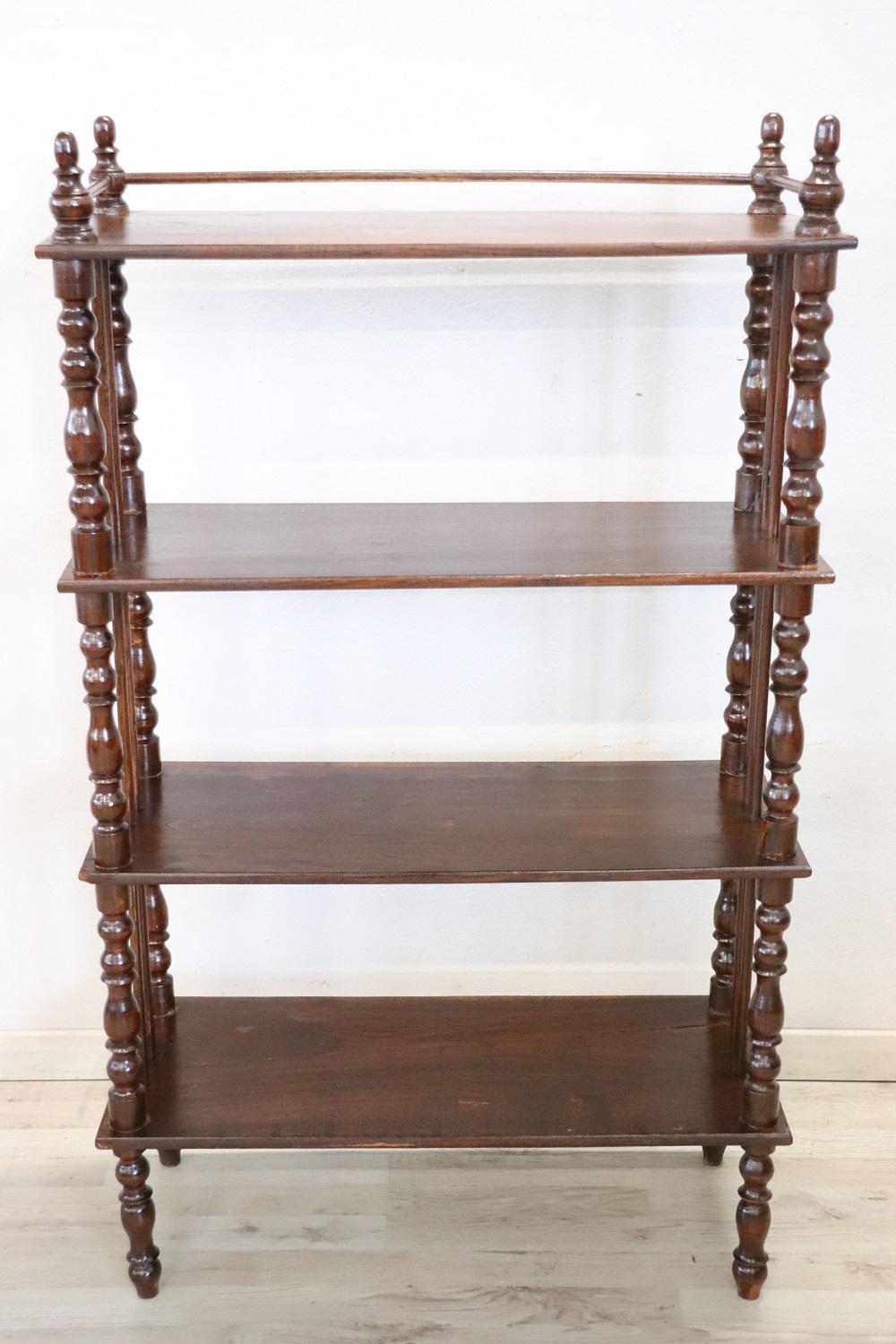 19th century of the period Louis Philippe italian antique étagère. Made in solid oak wood and characterized by refined turned columns. Equipped with four shelves available to display your objects or books. The distance between the shelves is 30 cm /