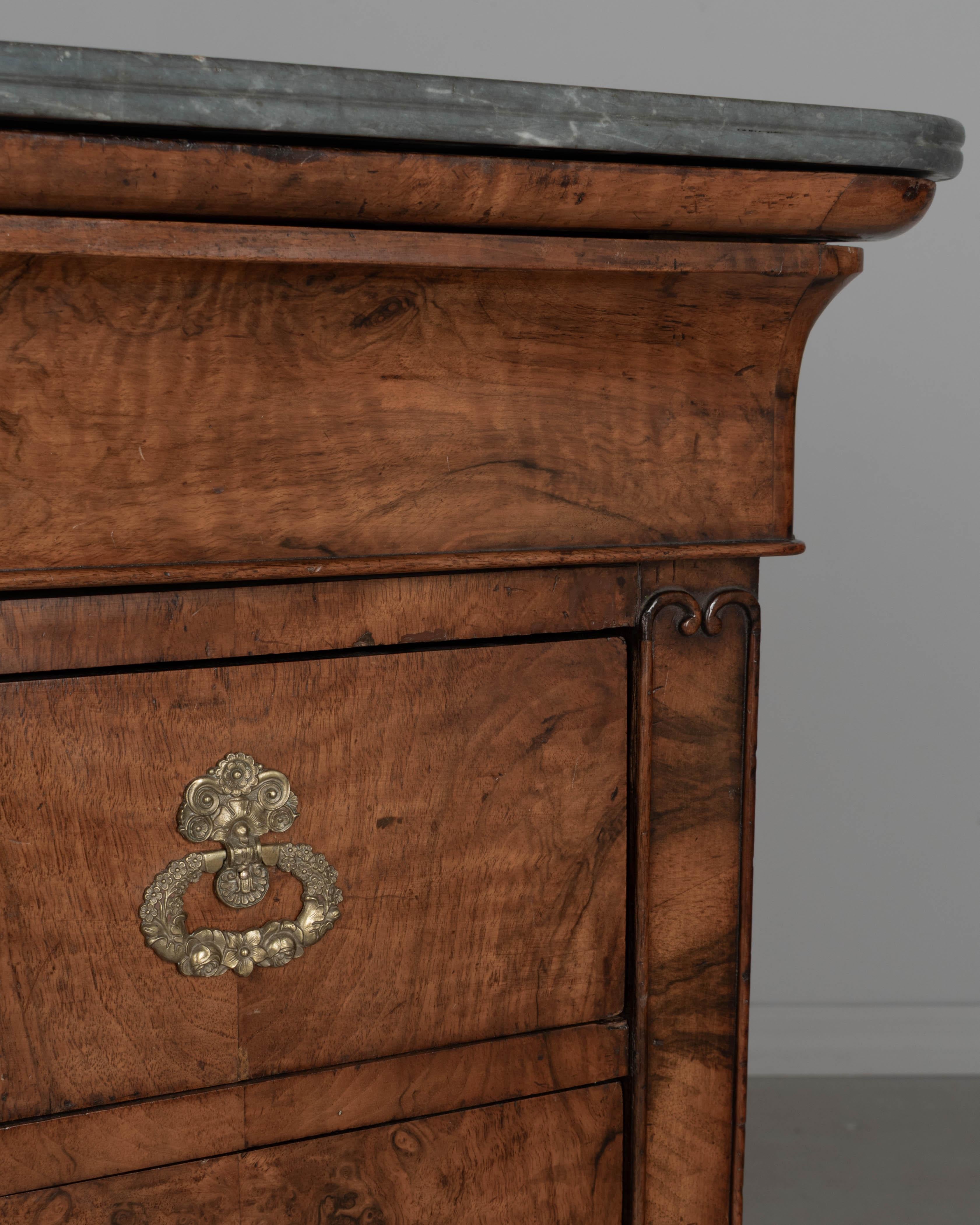 Commode in noce Louis Philippe del XIX secolo in vendita 4