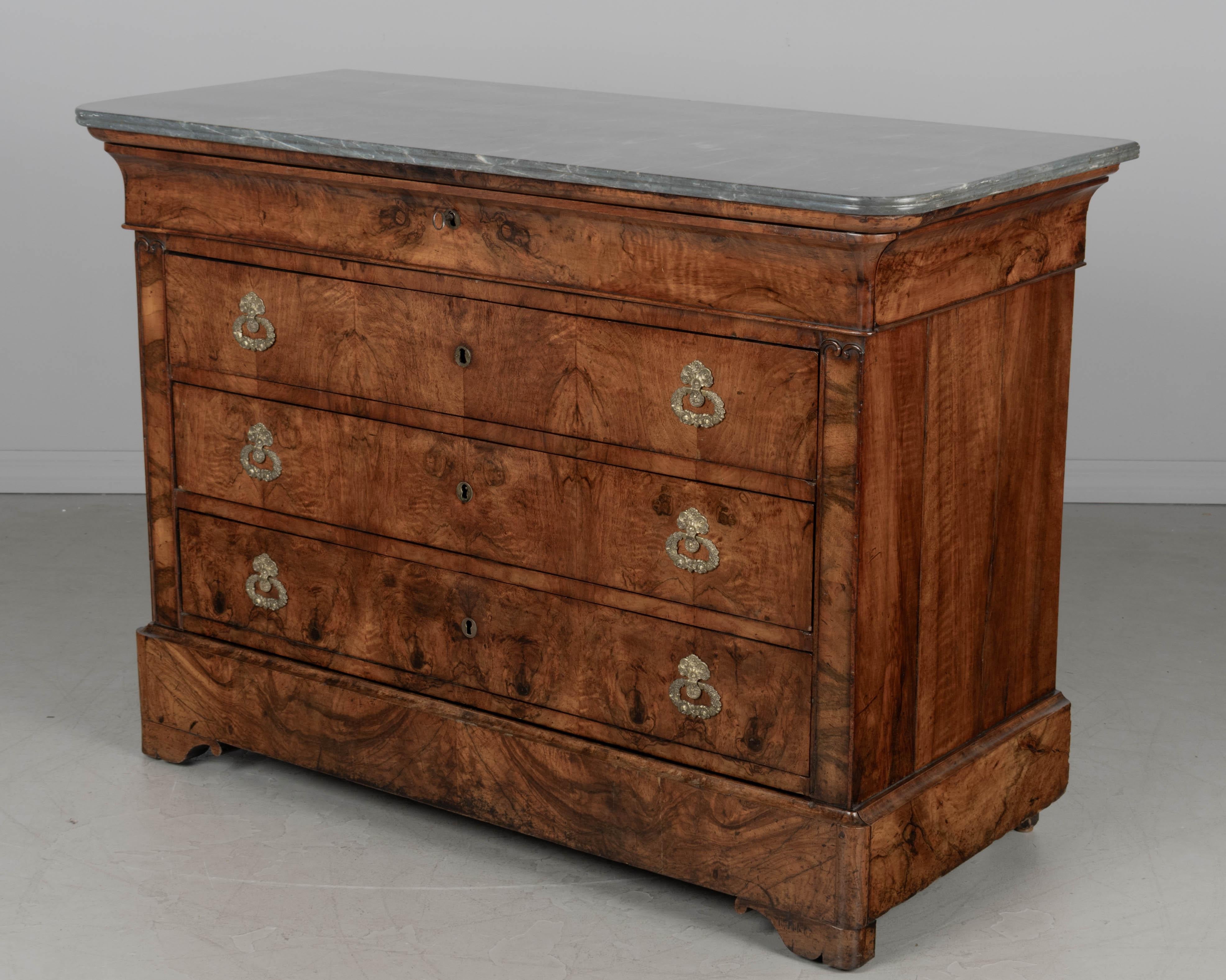 Luigi Filippo Commode in noce Louis Philippe del XIX secolo in vendita