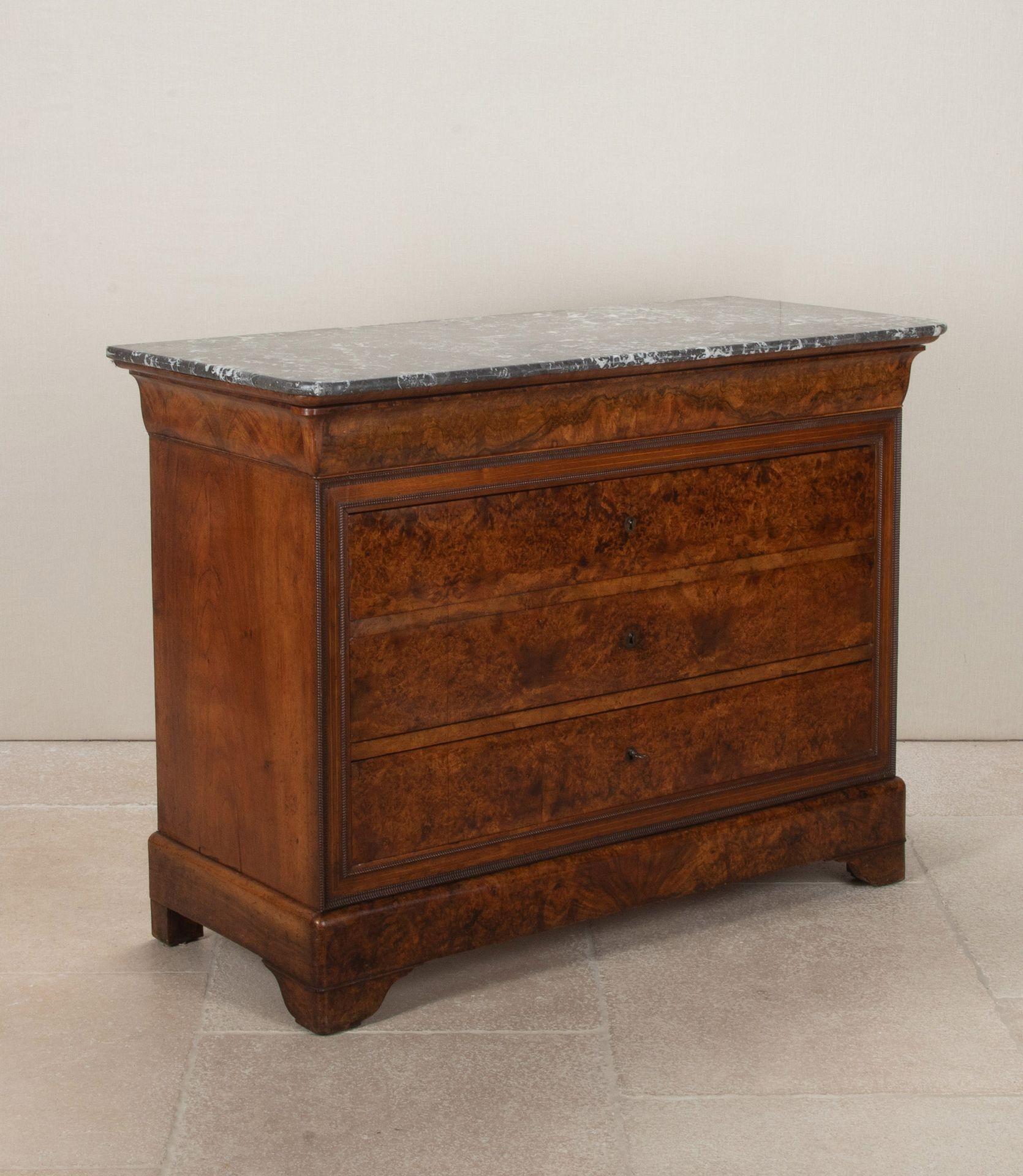 Luigi Filippo Commode in noce Louis Philippe del XIX secolo in vendita