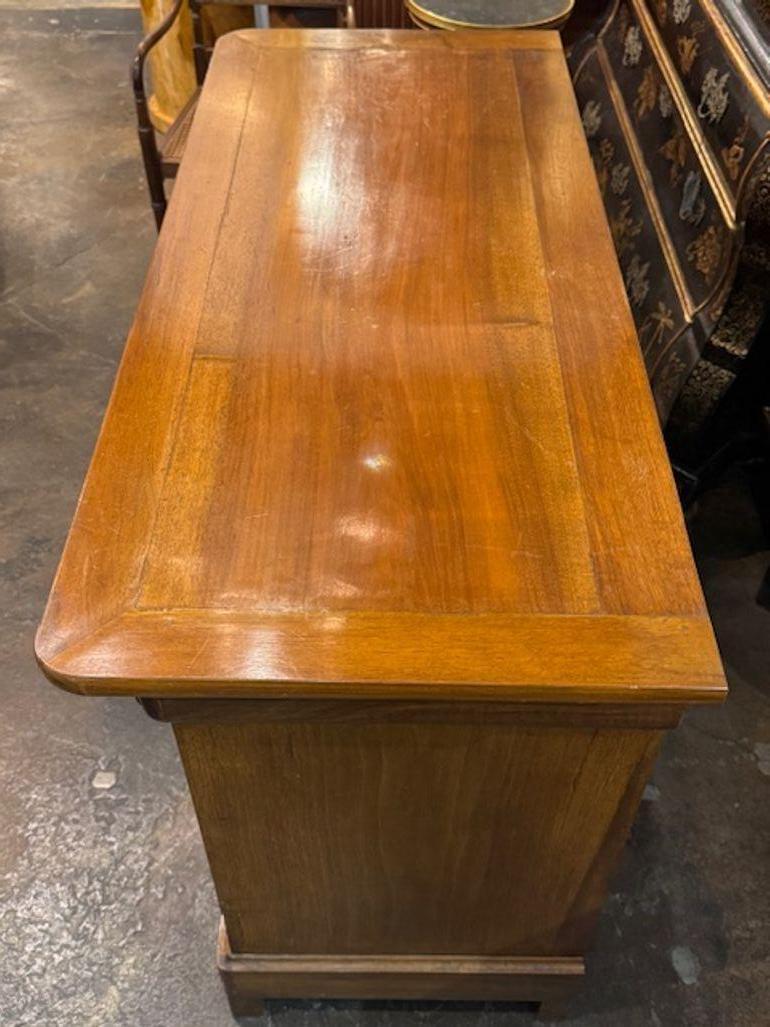 Commode en noyer Louis Philippe du 19ème siècle Bon état - En vente à Dallas, TX
