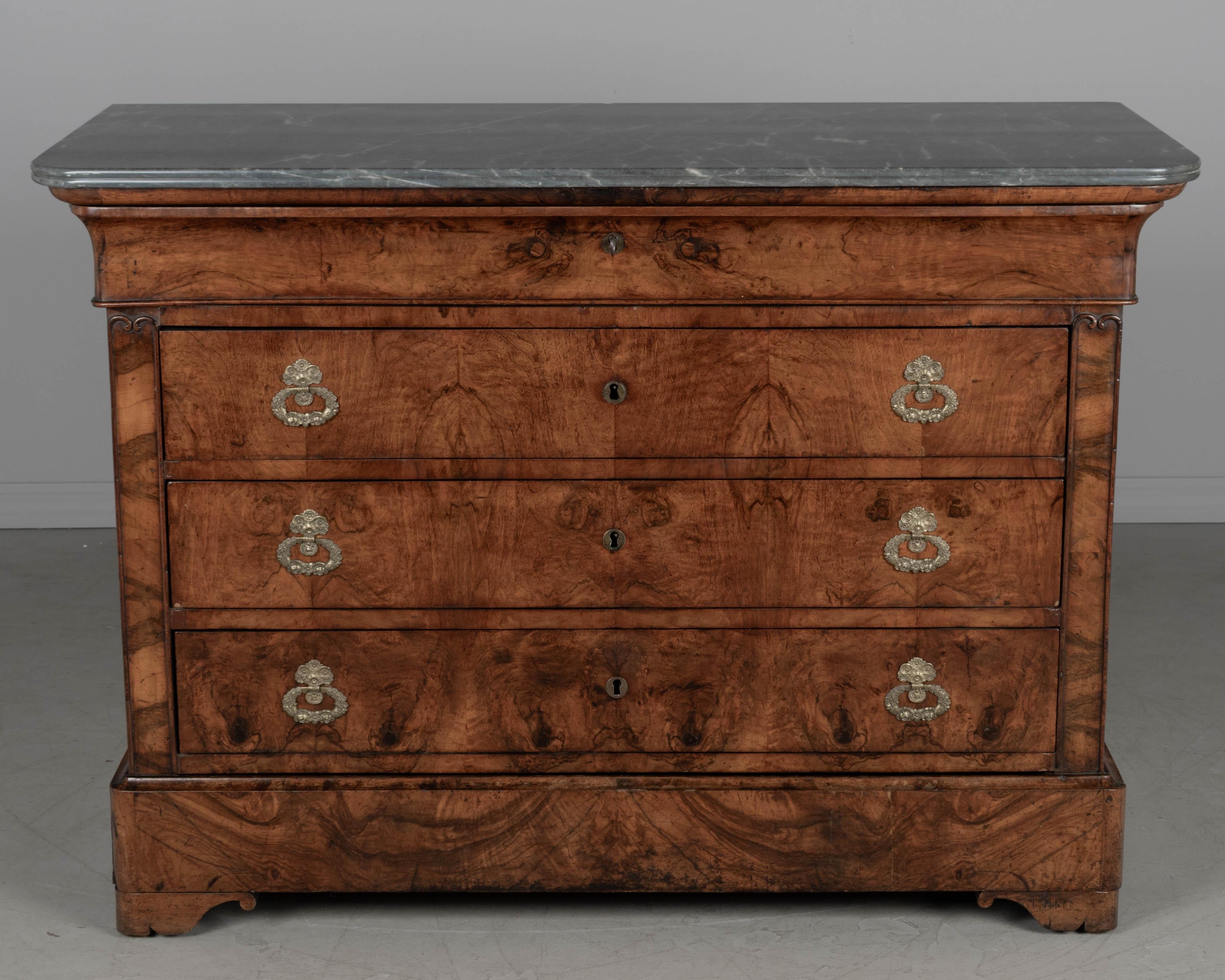 Francese Commode in noce Louis Philippe del XIX secolo in vendita