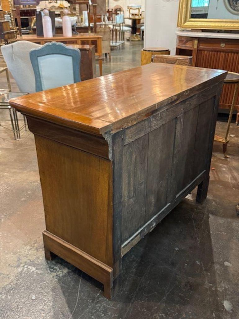 XIXe siècle Commode en noyer Louis Philippe du 19ème siècle en vente