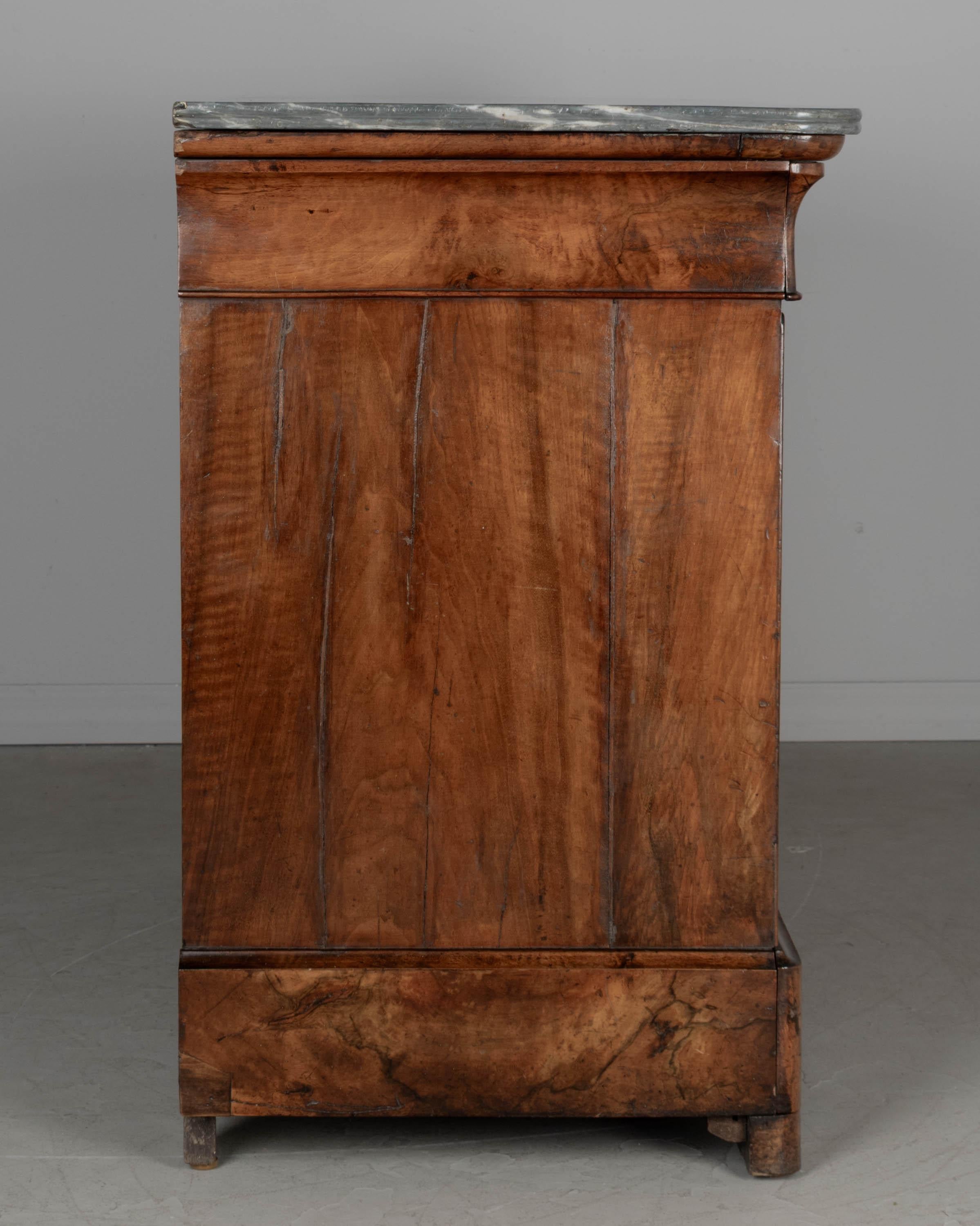 Commode in noce Louis Philippe del XIX secolo In condizioni buone in vendita a Winter Park, FL