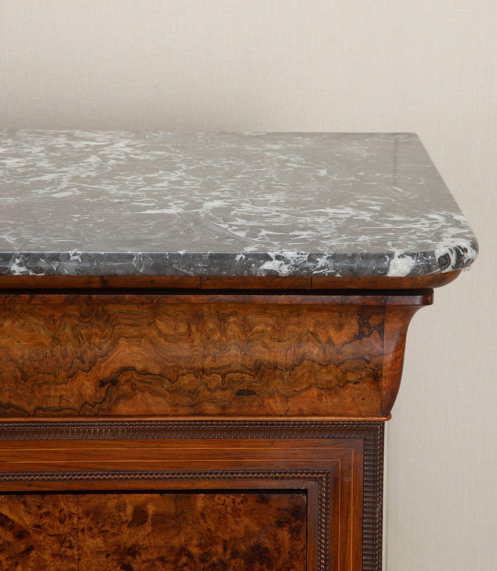 Commode in noce Louis Philippe del XIX secolo in vendita 2