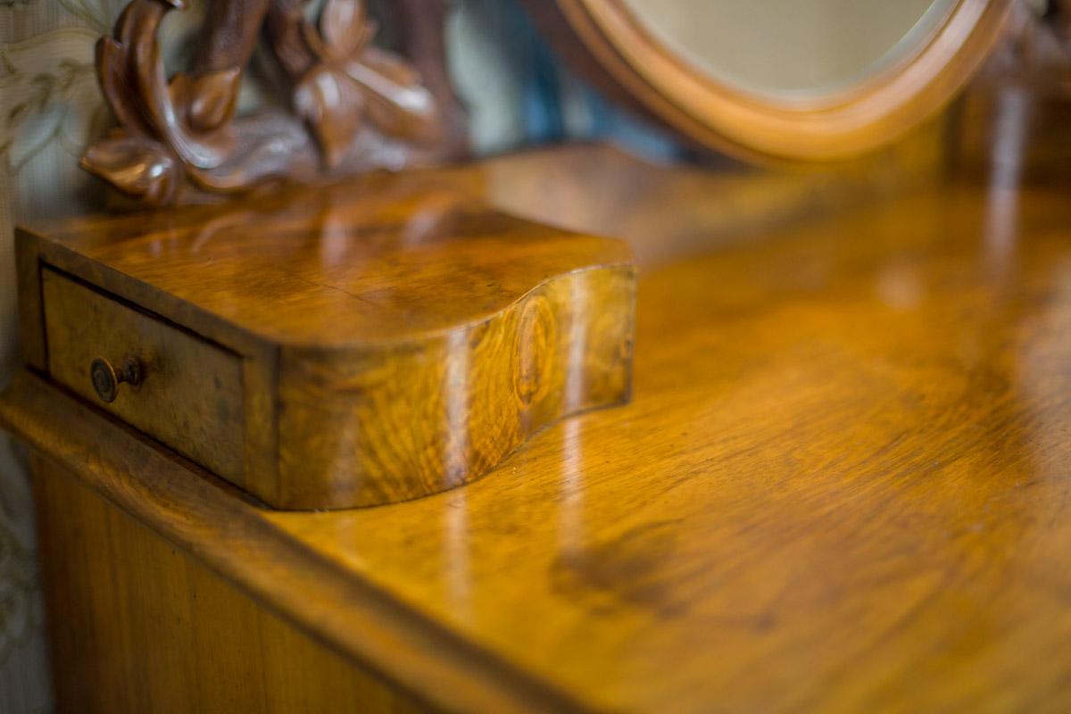 Veneer 19th Century Louis Philippe Walnut Vanity Table For Sale