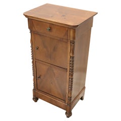table de nuit ancienne en bois de noyer Louis Philippe du 19ème siècle