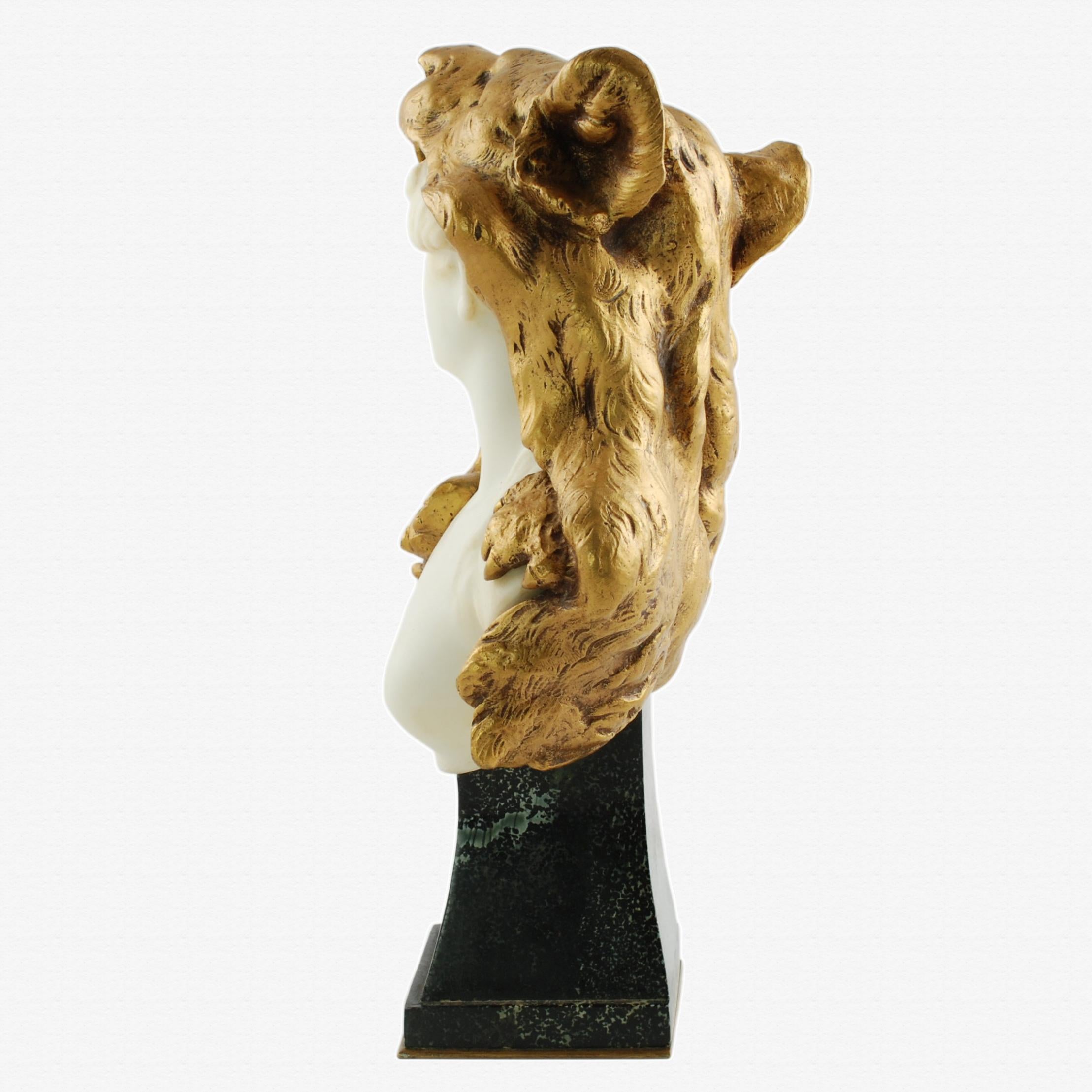 Romantico Busto in marmo e bronzo di Omphale di Louis-Robert Carrier-Belleuse del XIX secolo in vendita
