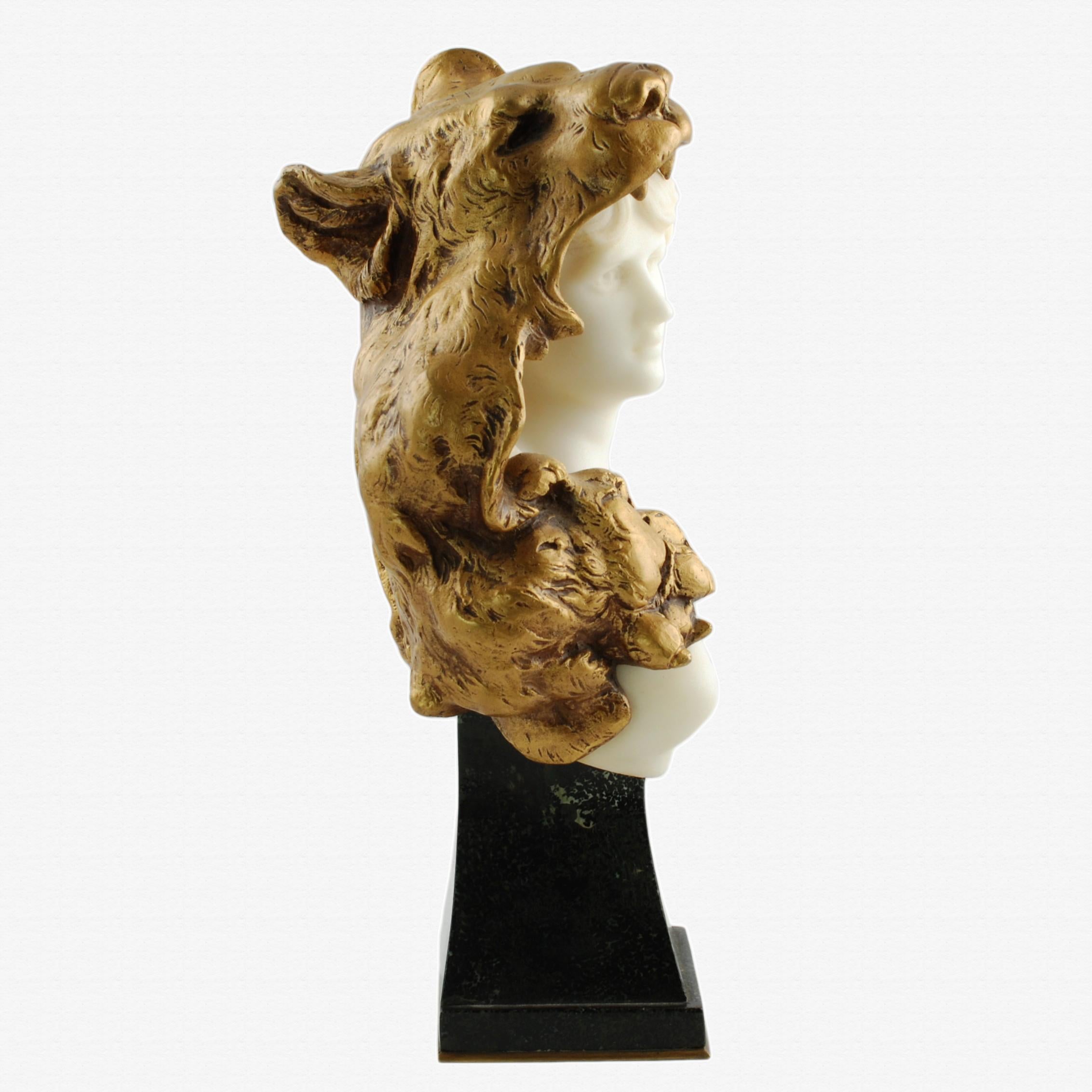 Intagliato Busto in marmo e bronzo di Omphale di Louis-Robert Carrier-Belleuse del XIX secolo in vendita
